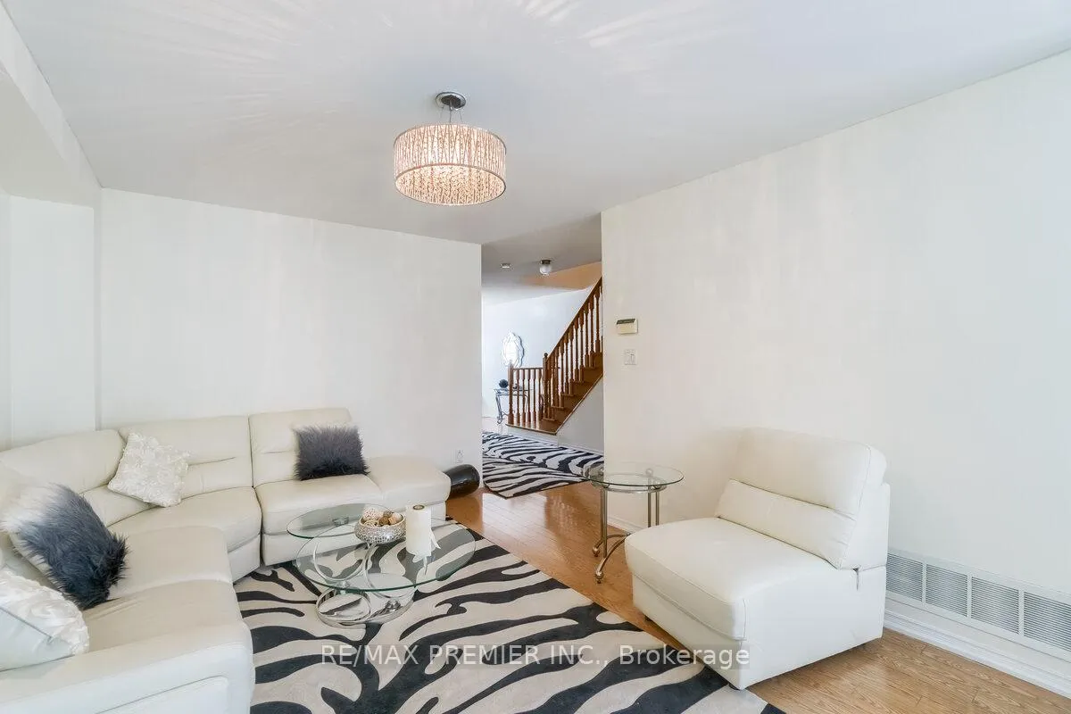 Photo 6 of 193 Roxbury Street, Markham, Rouge River Estates — HOMEH