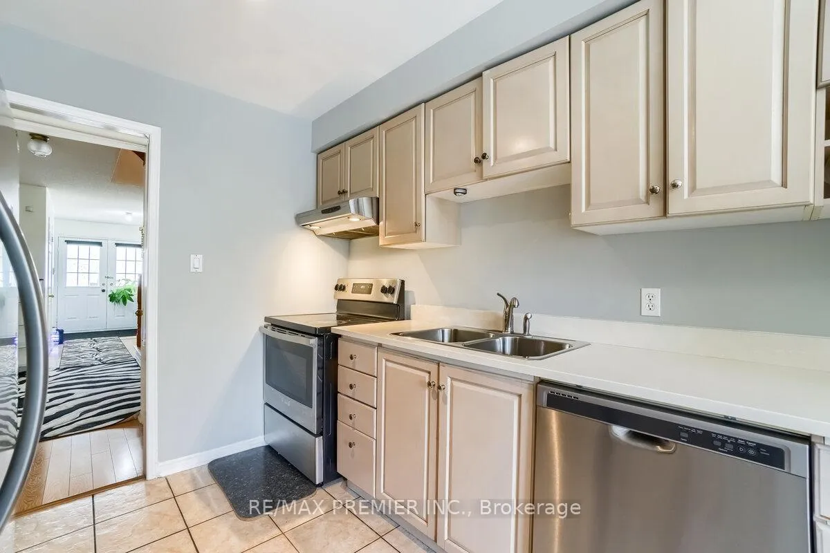 Photo 14 of 193 Roxbury Street, Markham, Rouge River Estates — HOMEH