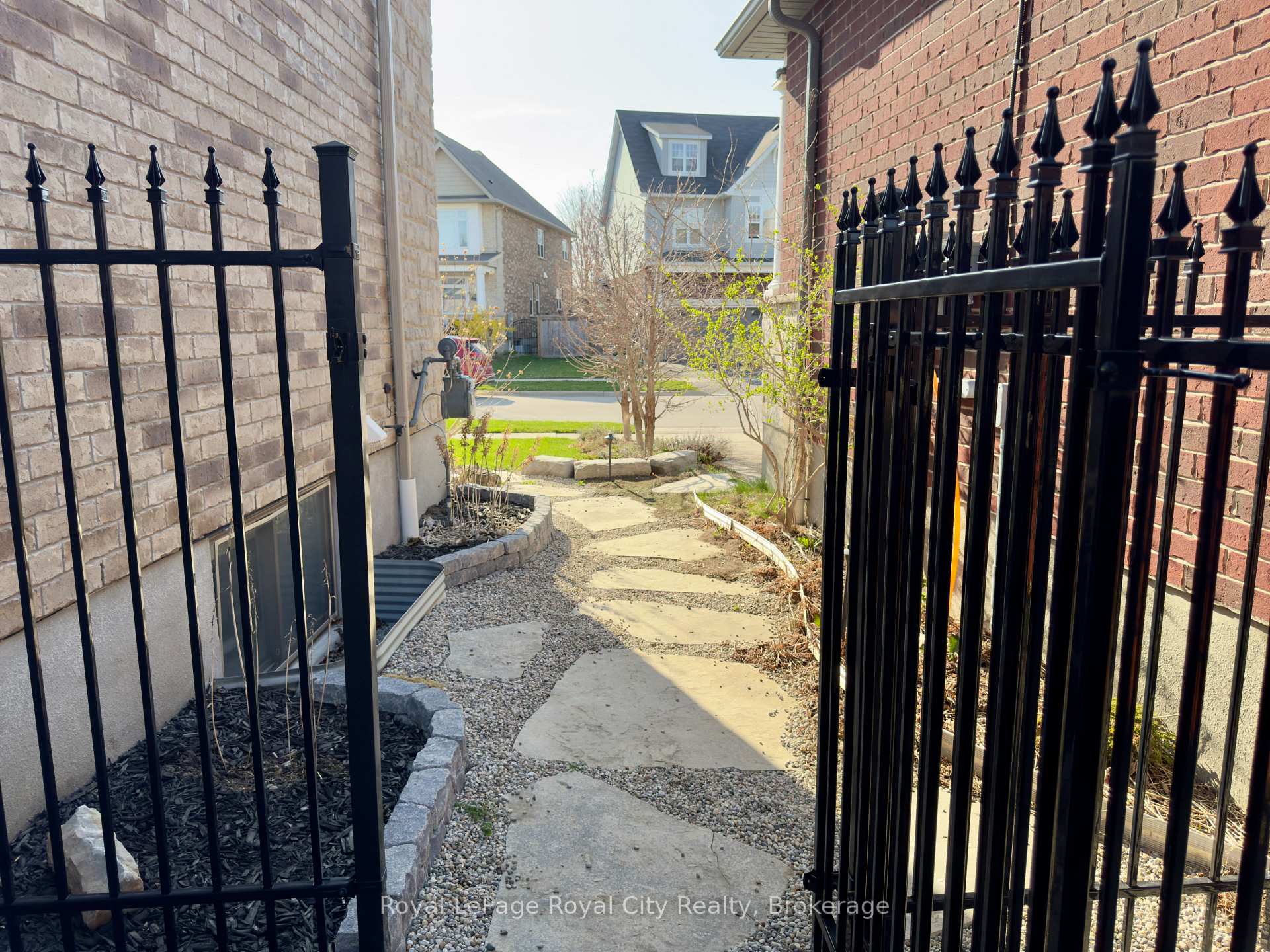 Photo 15 of 213 Tremaine Crescent, Kitchener — HOMEH