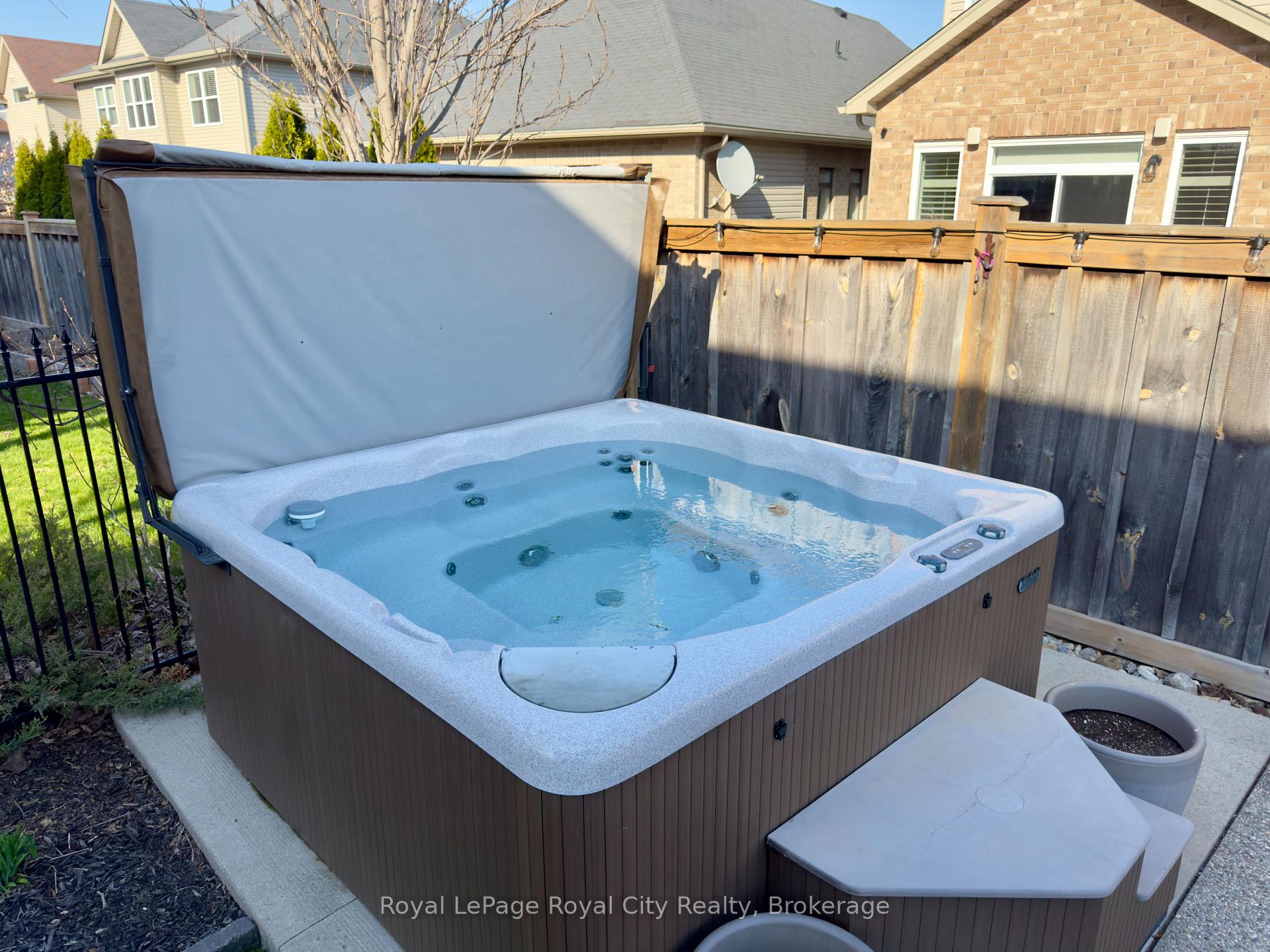 Photo 18 of 213 Tremaine Crescent, Kitchener — HOMEH