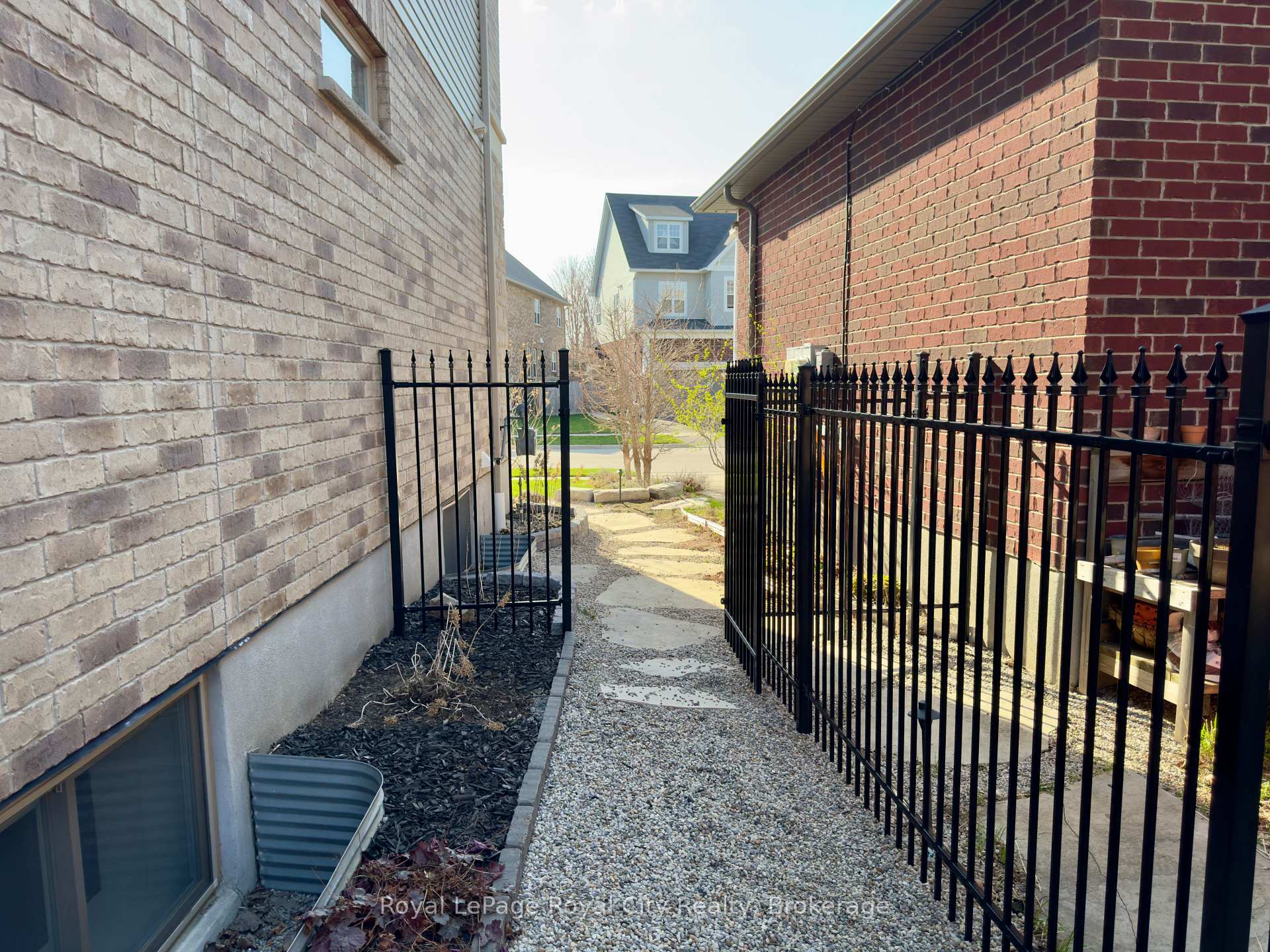 Photo 29 of 213 Tremaine Crescent, Kitchener — HOMEH