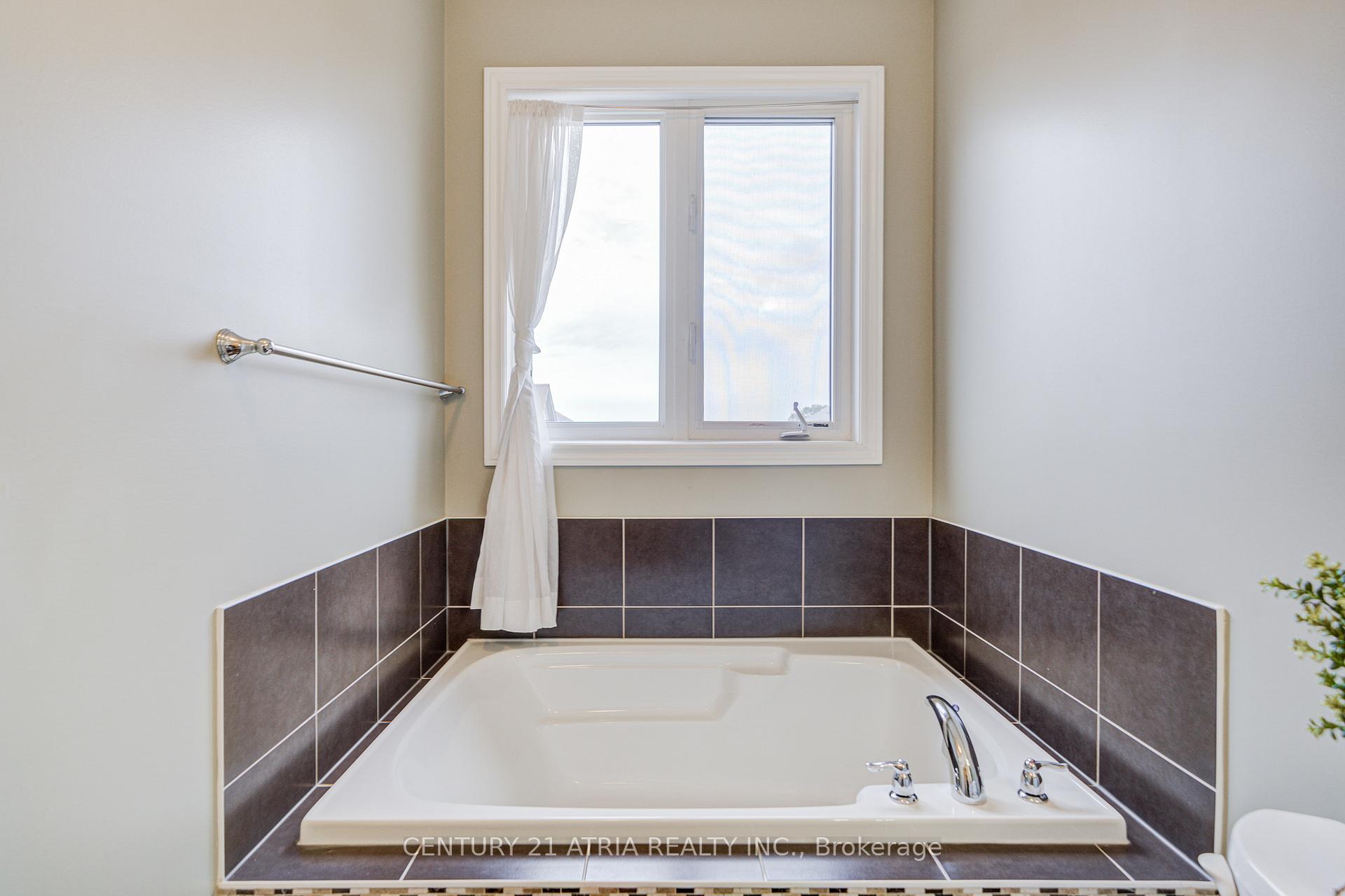 Photo 24 of 56 Harbord Street, Markham, Berczy — HOMEH