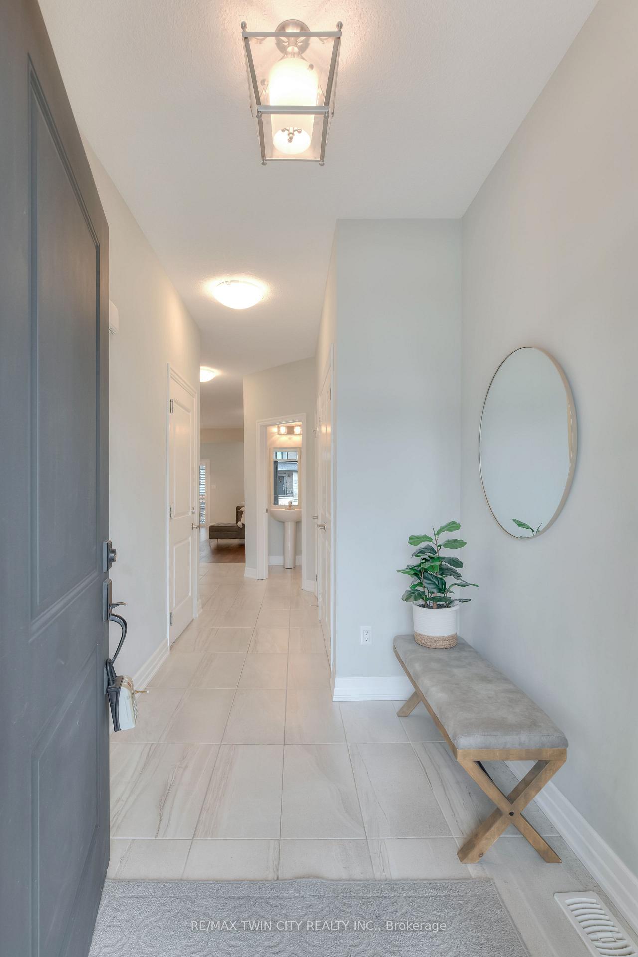 Photo 5 of 7 Pondcliffe Drive, Kitchener — HOMEH
