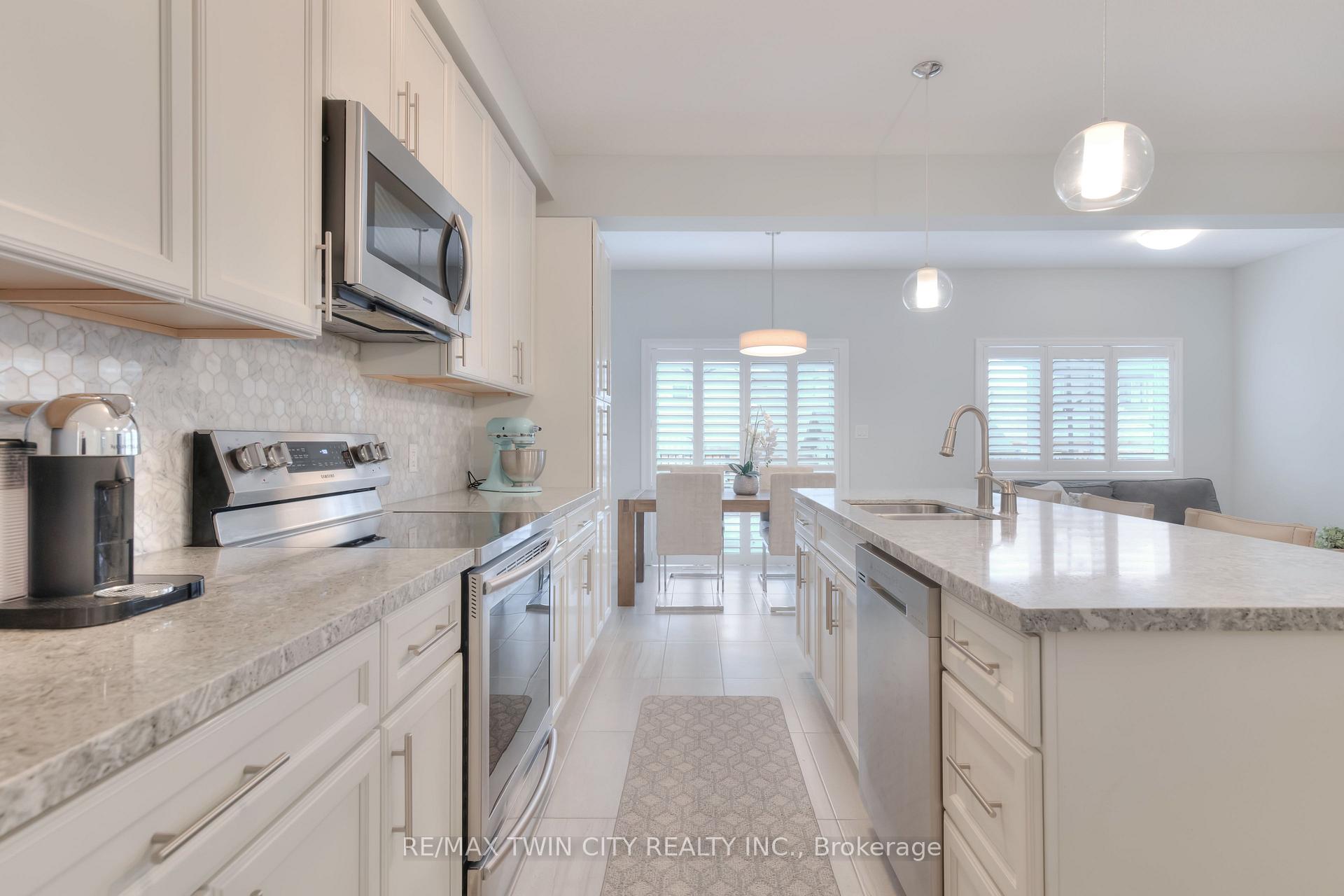 Photo 11 of 7 Pondcliffe Drive, Kitchener — HOMEH