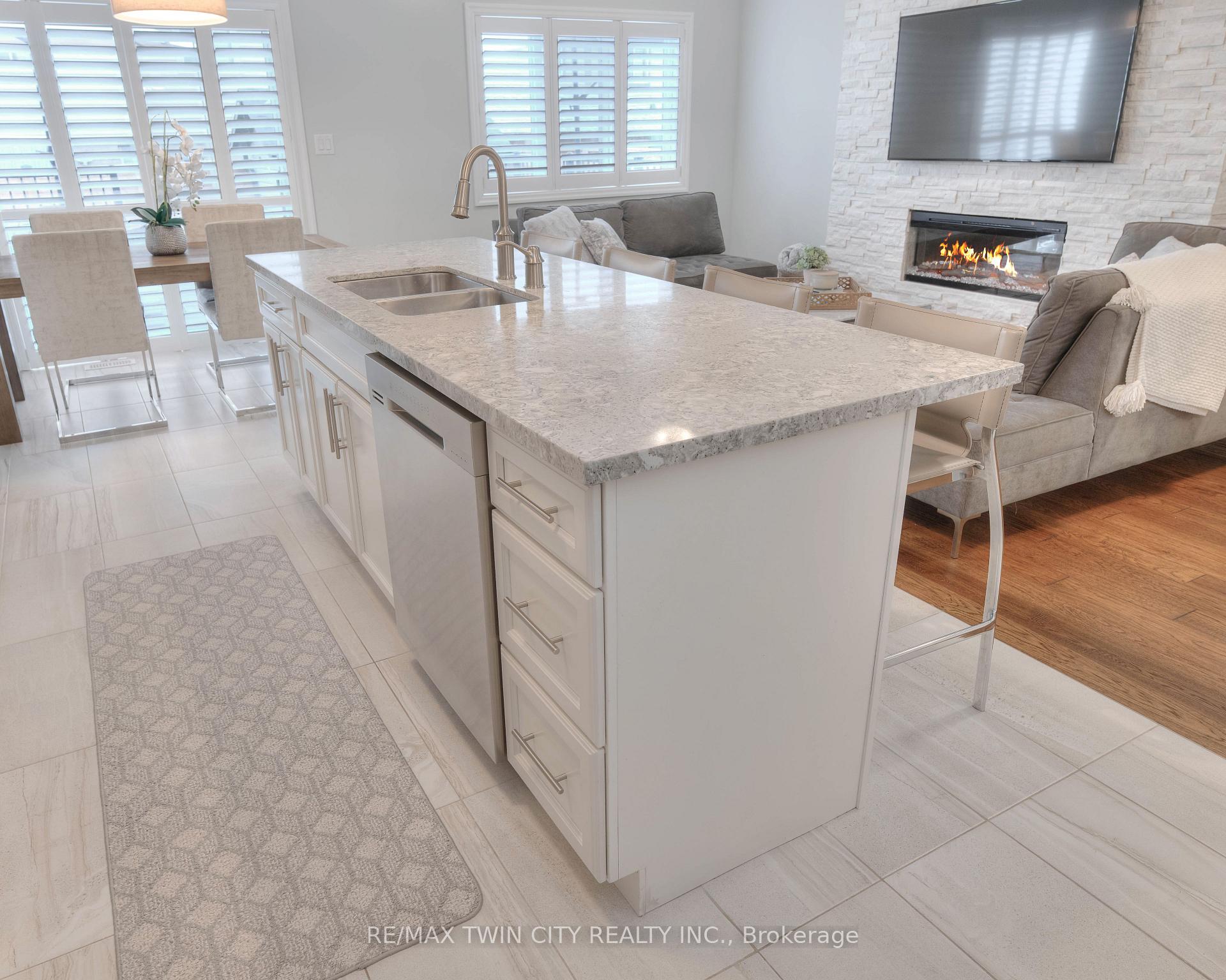 Photo 12 of 7 Pondcliffe Drive, Kitchener — HOMEH