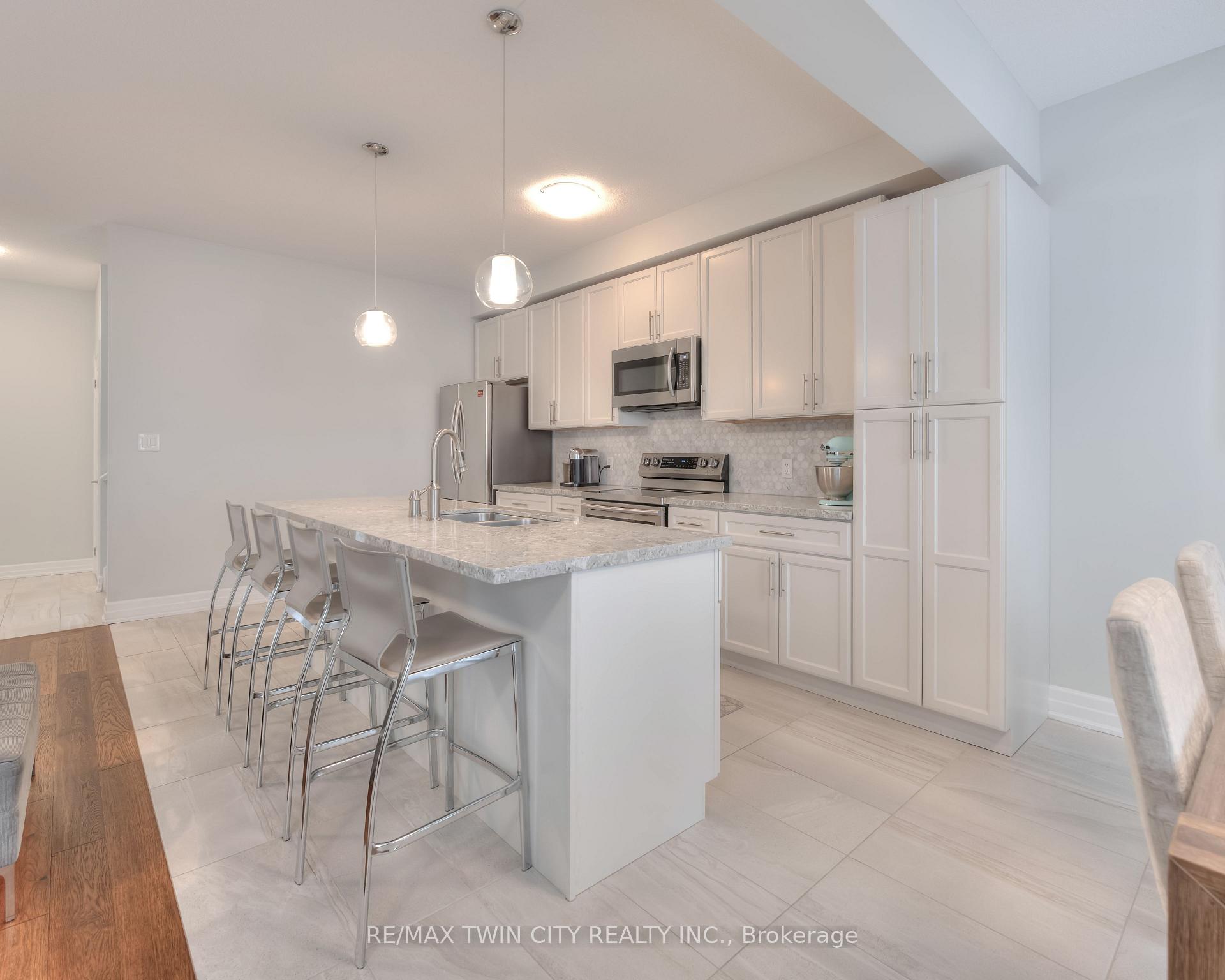 Photo 13 of 7 Pondcliffe Drive, Kitchener — HOMEH