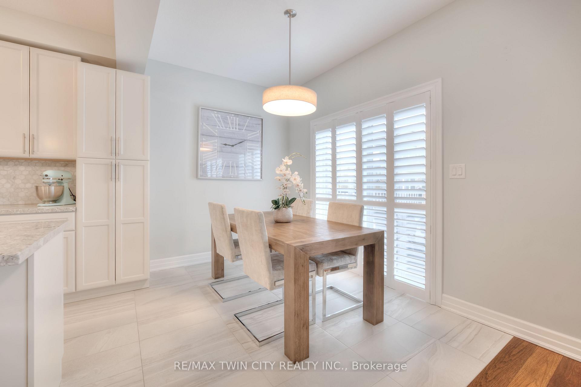 Photo 14 of 7 Pondcliffe Drive, Kitchener — HOMEH