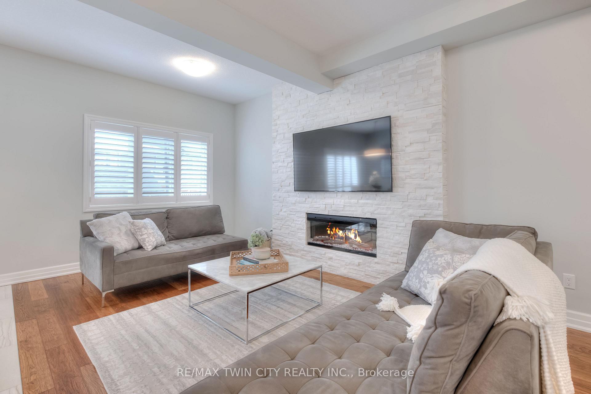 Photo 16 of 7 Pondcliffe Drive, Kitchener — HOMEH