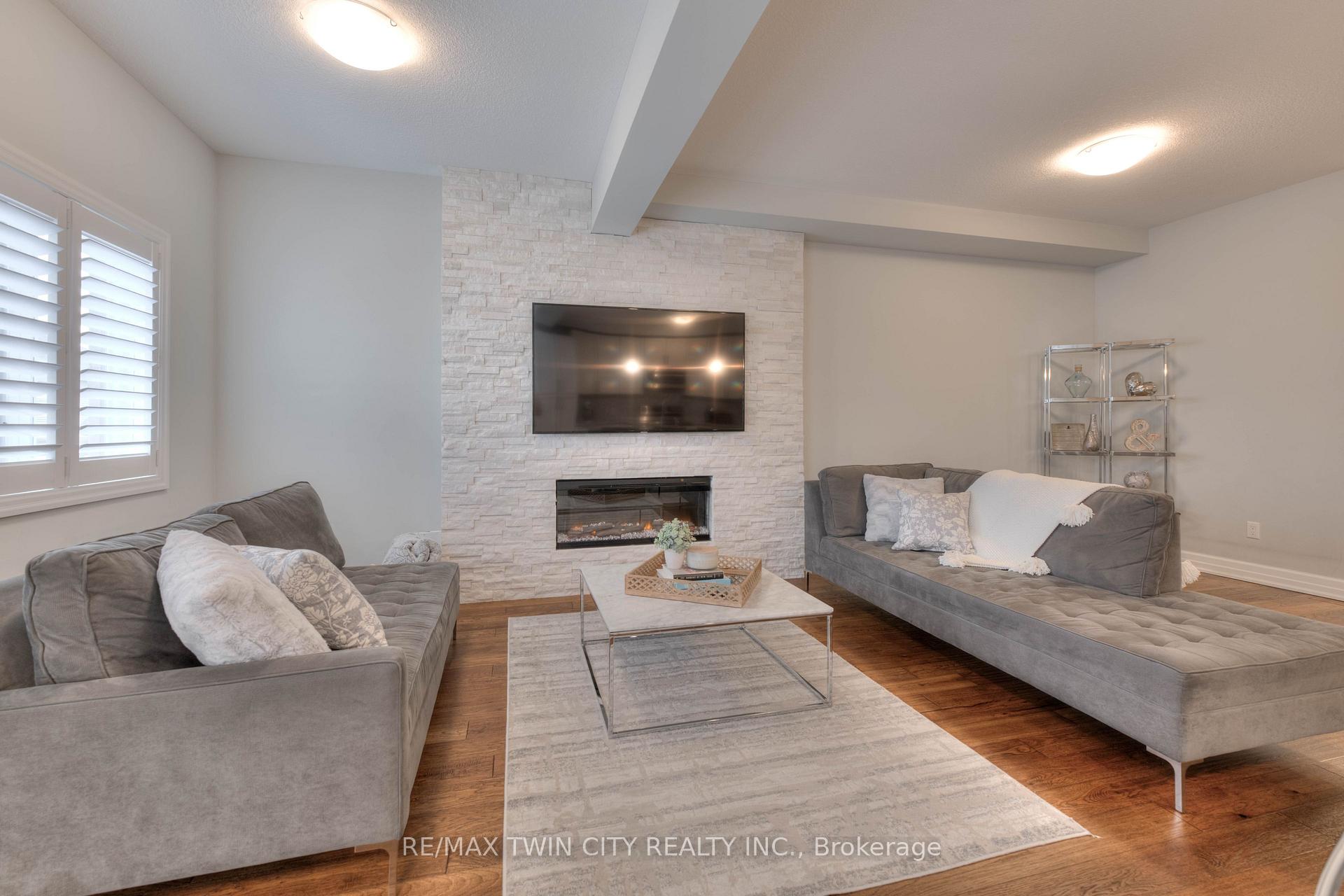 Photo 17 of 7 Pondcliffe Drive, Kitchener — HOMEH