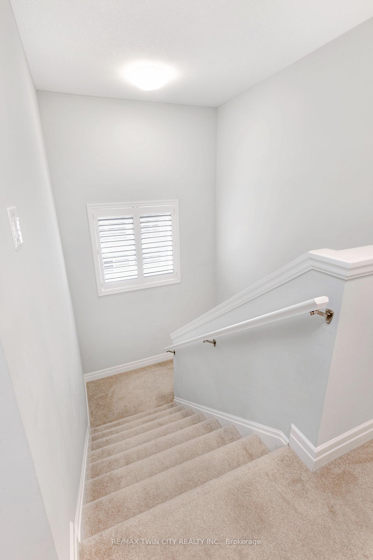 Photo 21 of 7 Pondcliffe Drive, Kitchener — HOMEH