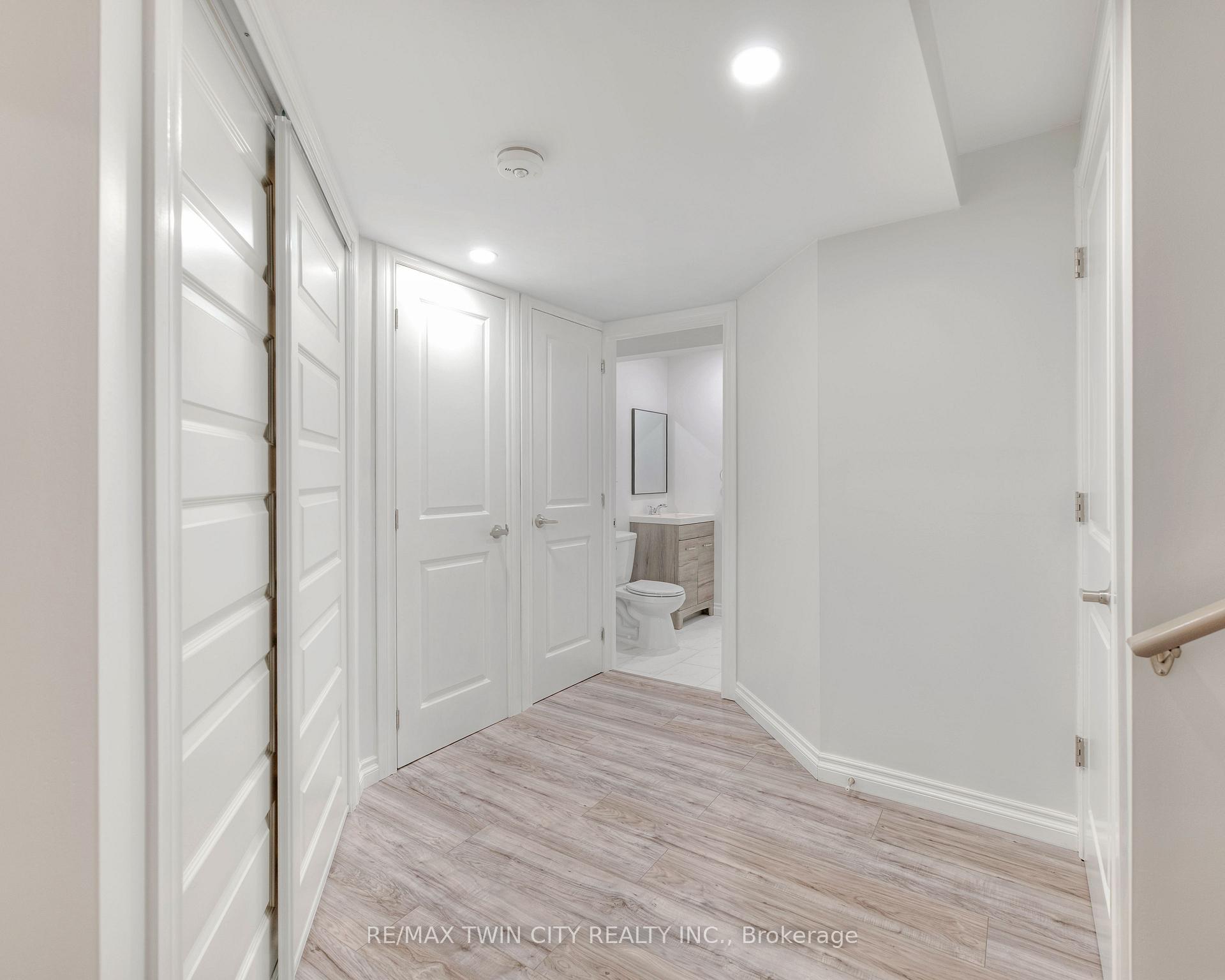 Photo 32 of 7 Pondcliffe Drive, Kitchener — HOMEH