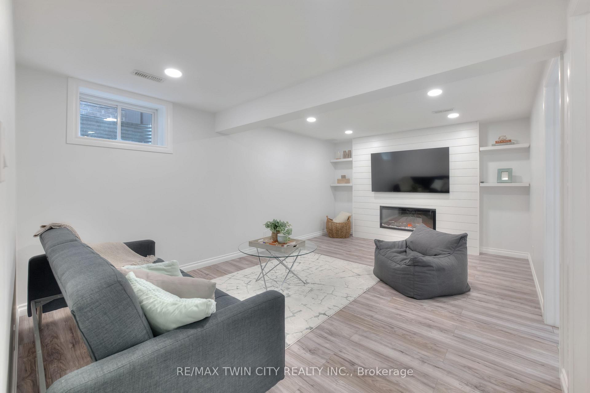 Photo 35 of 7 Pondcliffe Drive, Kitchener — HOMEH
