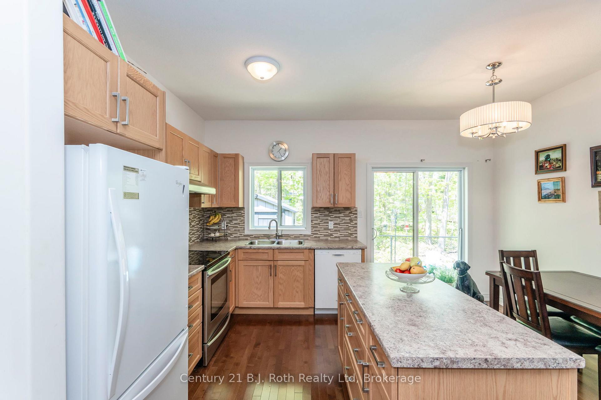 Photo 5 of 1002 Cook Drive, Midland — HOMEH