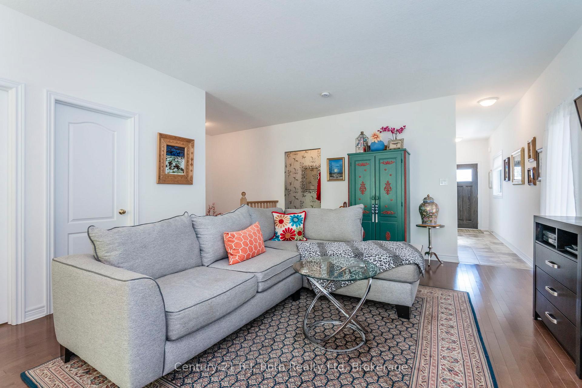 Photo 13 of 1002 Cook Drive, Midland — HOMEH