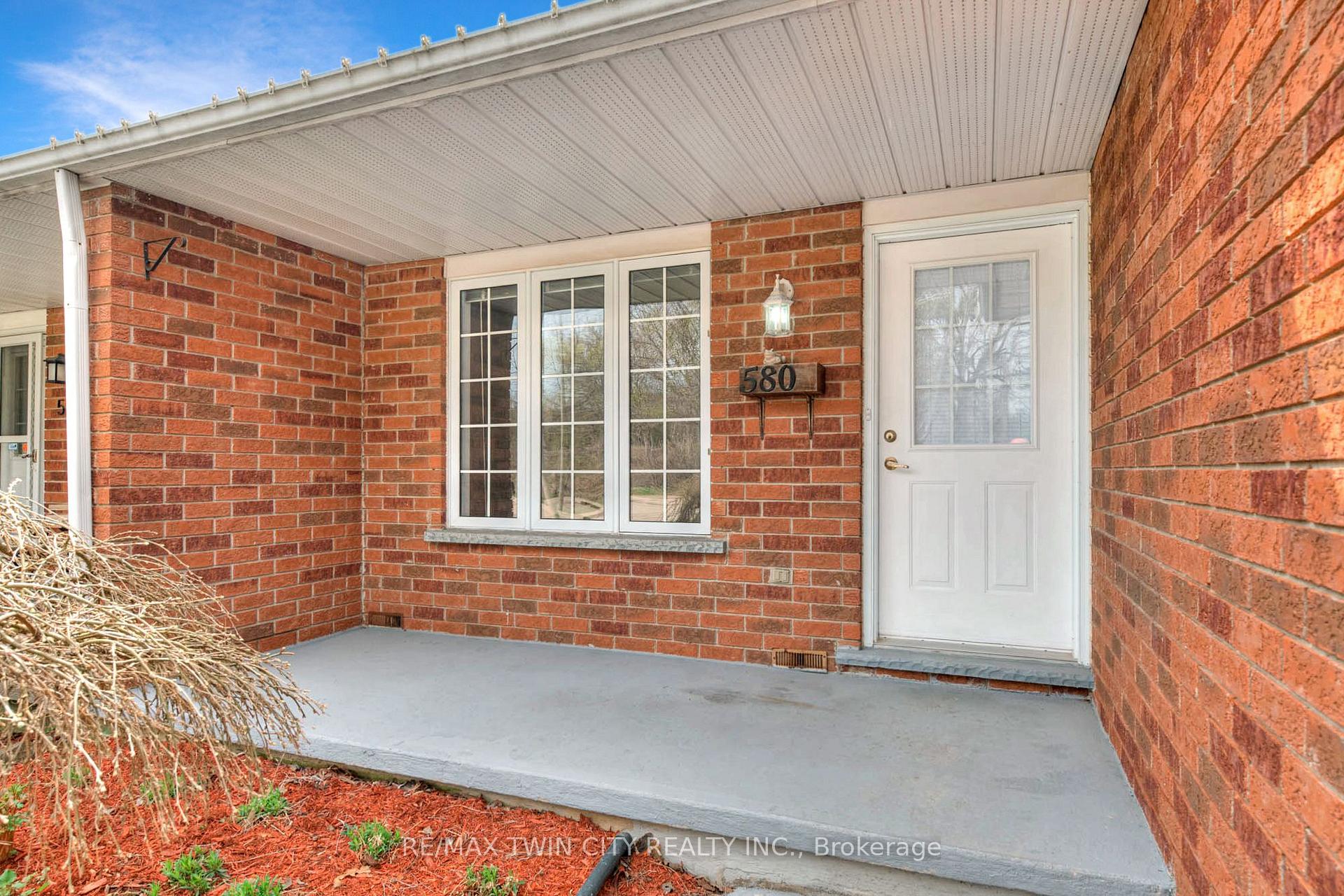 Photo 4 of 580 Old Huron Place, Kitchener — HOMEH