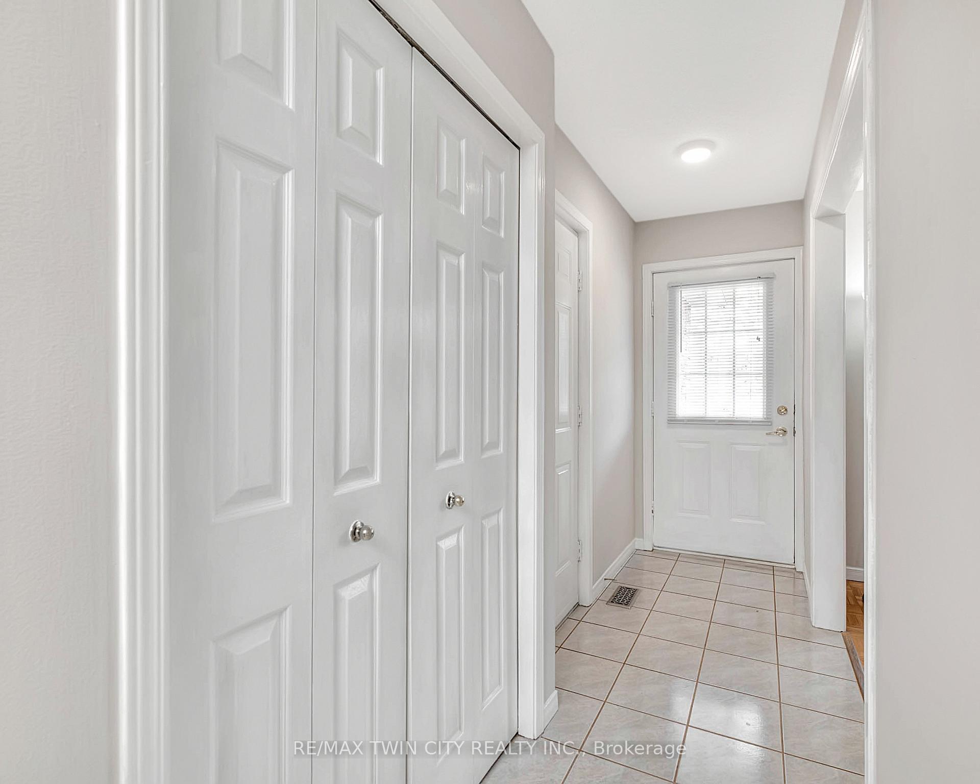 Photo 5 of 580 Old Huron Place, Kitchener — HOMEH