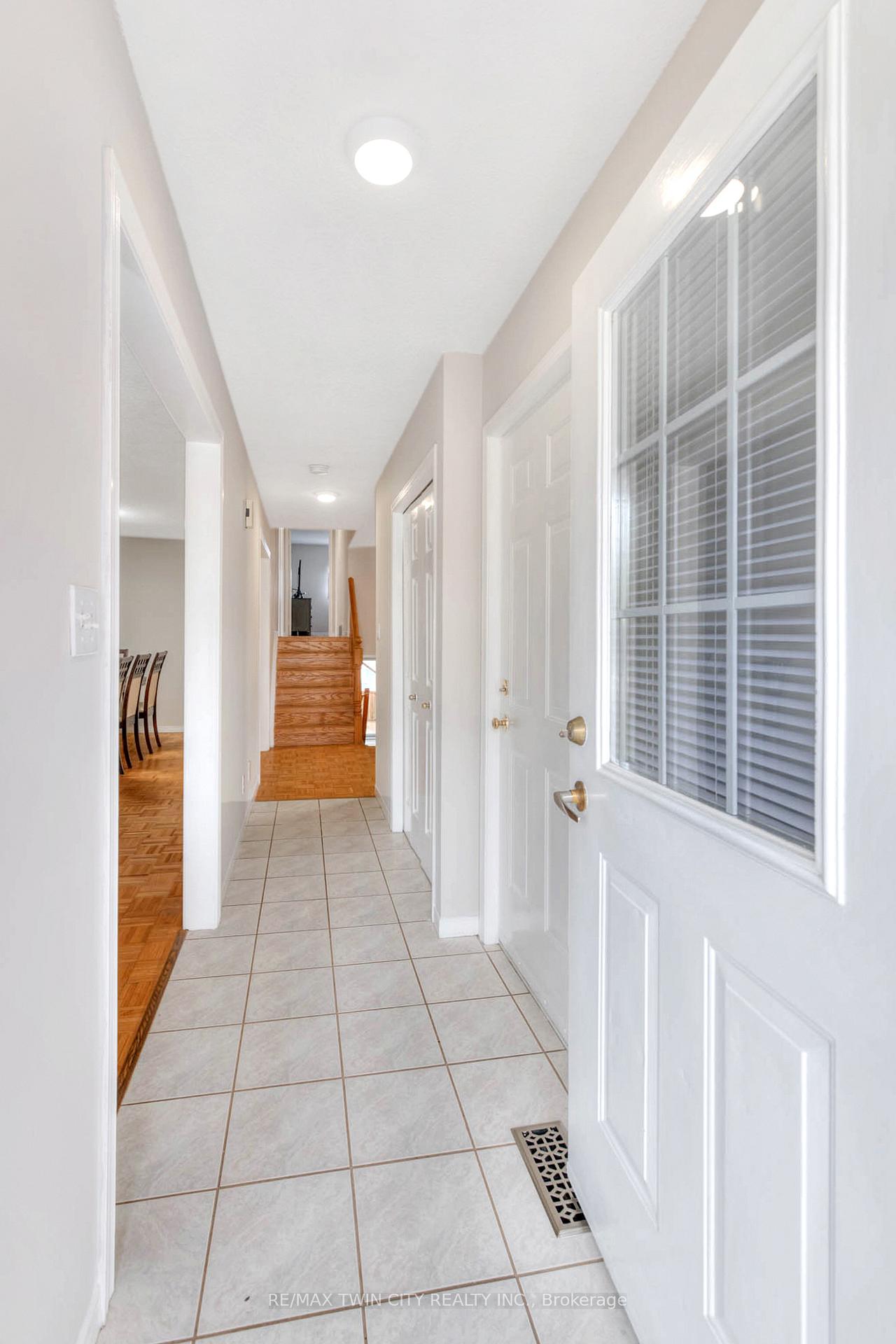 Photo 6 of 580 Old Huron Place, Kitchener — HOMEH