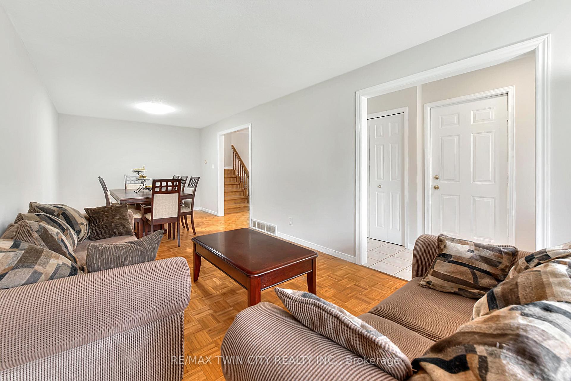 Photo 8 of 580 Old Huron Place, Kitchener — HOMEH