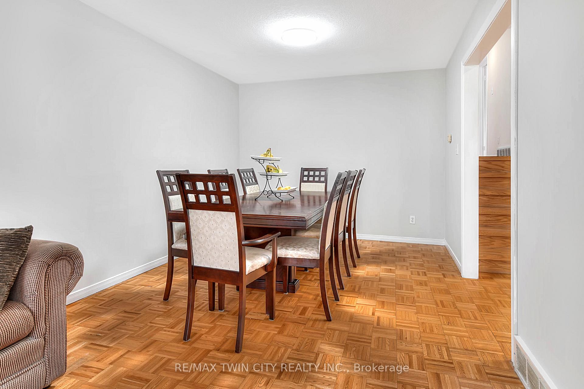 Photo 9 of 580 Old Huron Place, Kitchener — HOMEH