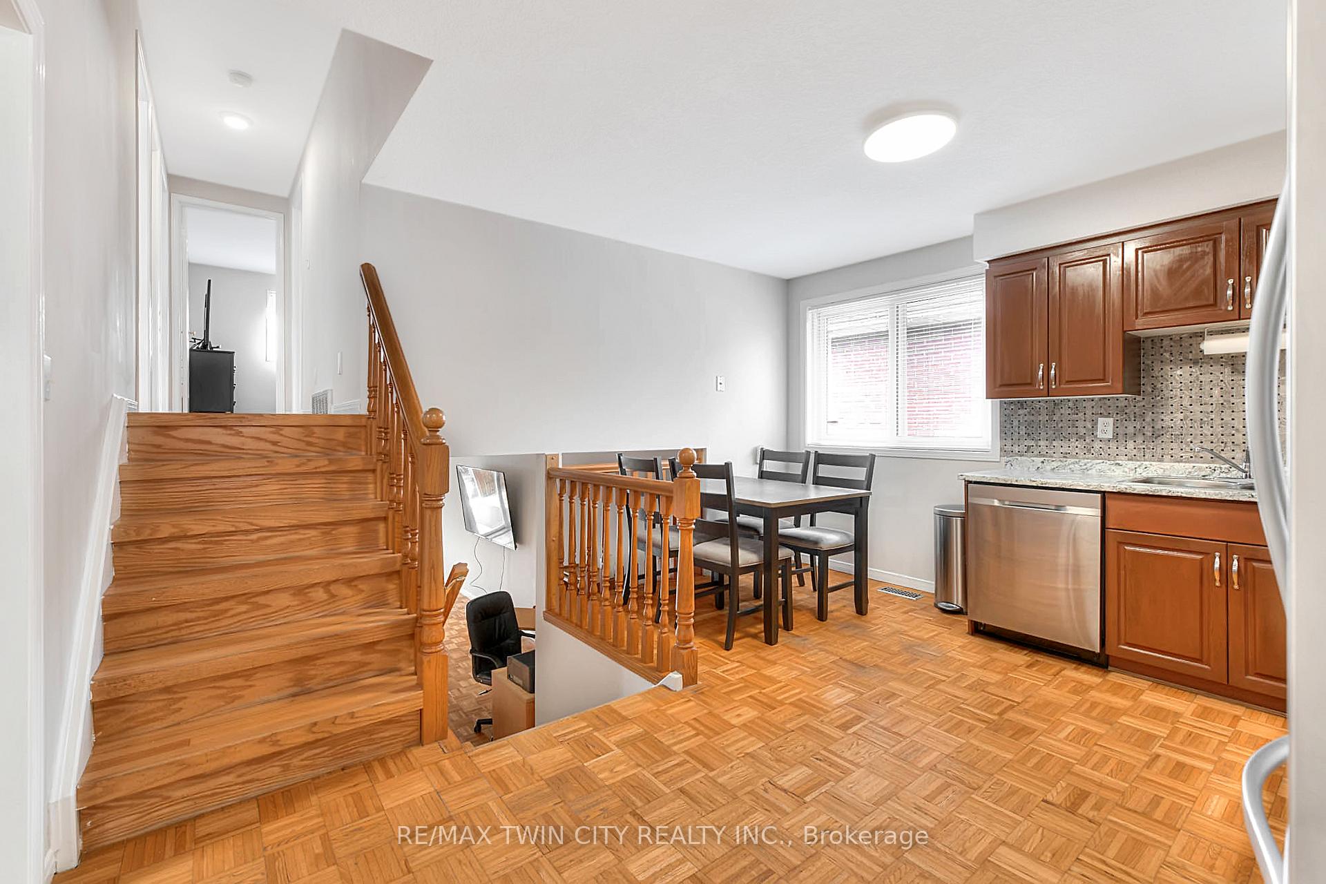 Photo 10 of 580 Old Huron Place, Kitchener — HOMEH