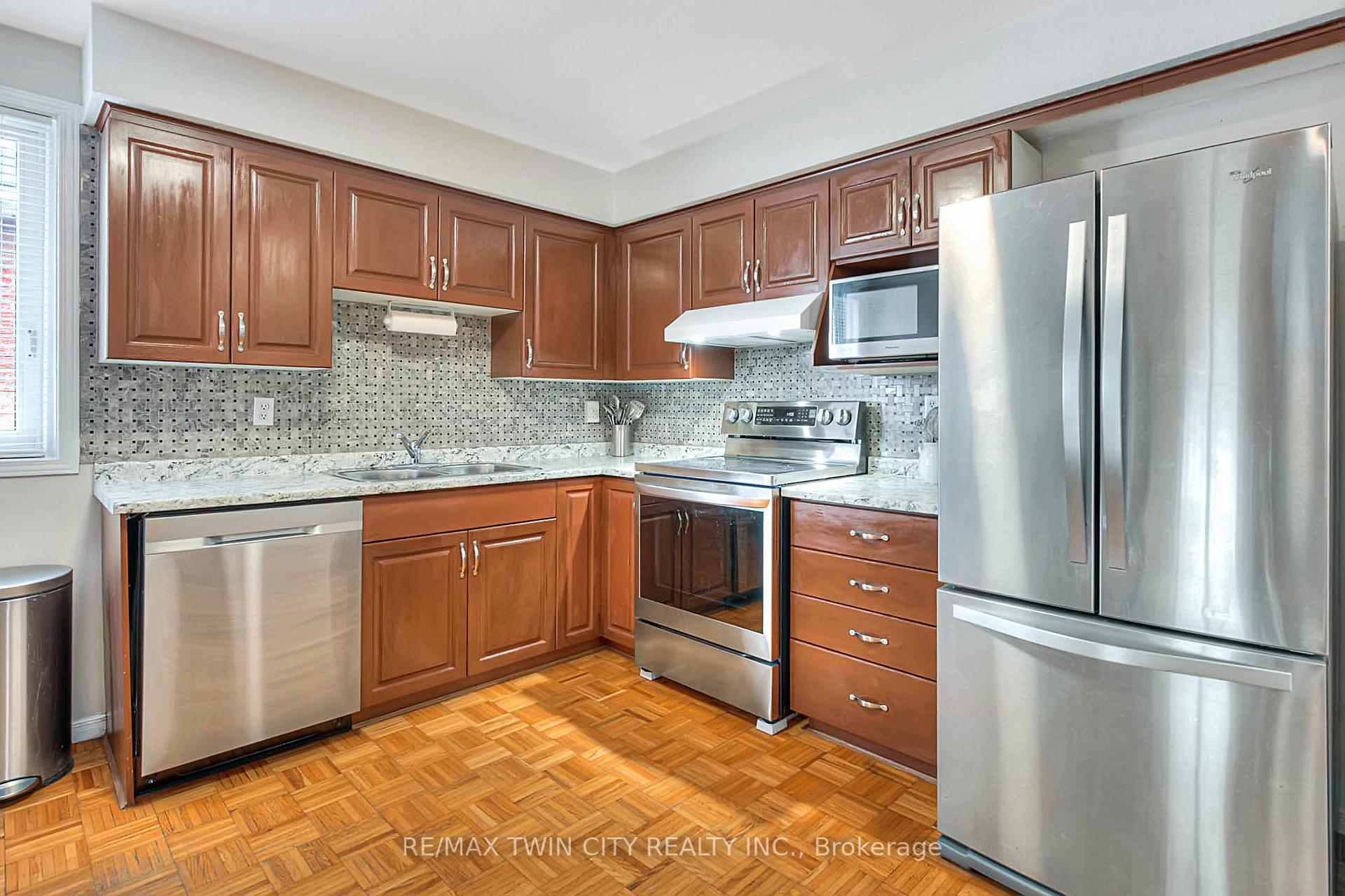 Photo 12 of 580 Old Huron Place, Kitchener — HOMEH