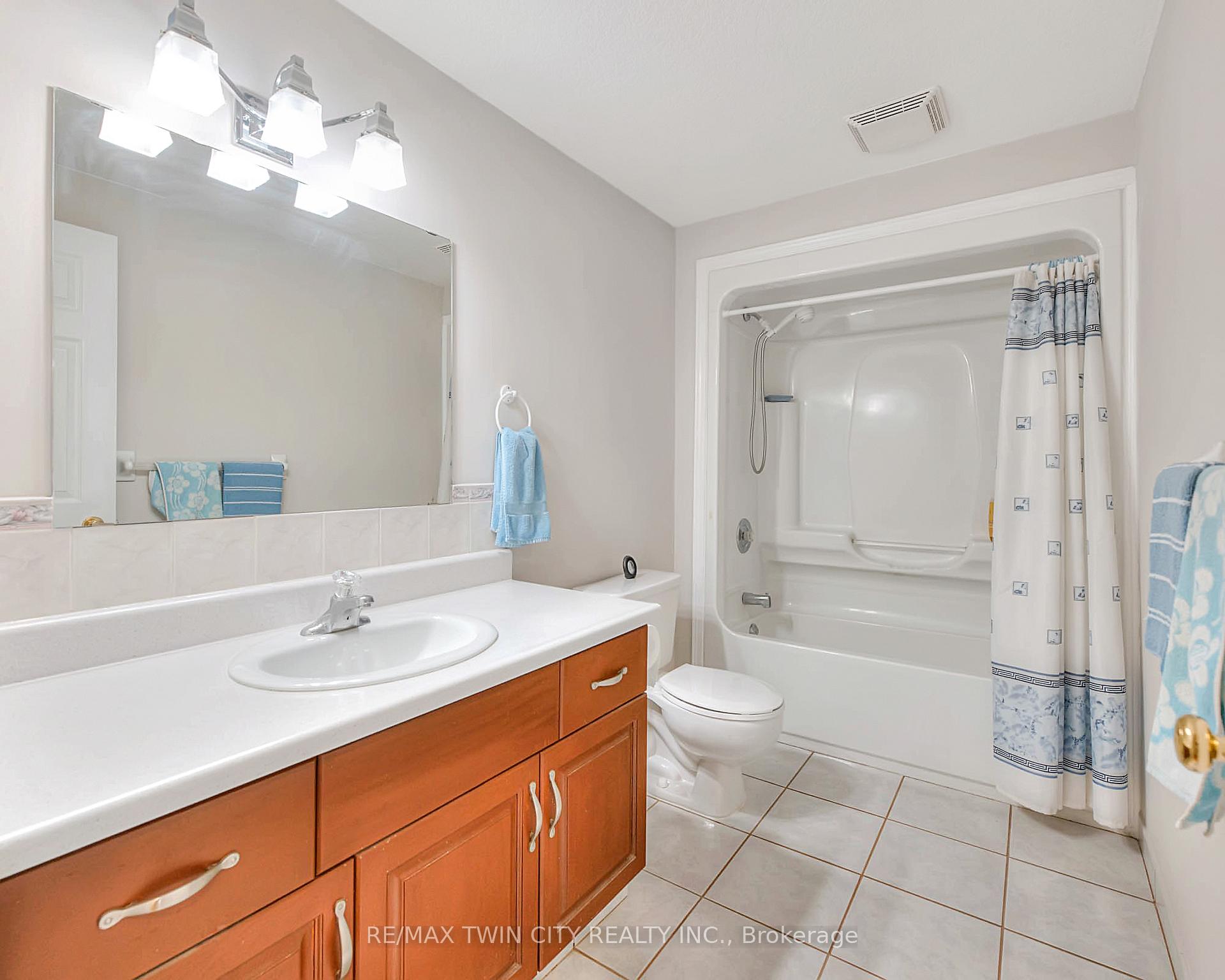 Photo 14 of 580 Old Huron Place, Kitchener — HOMEH