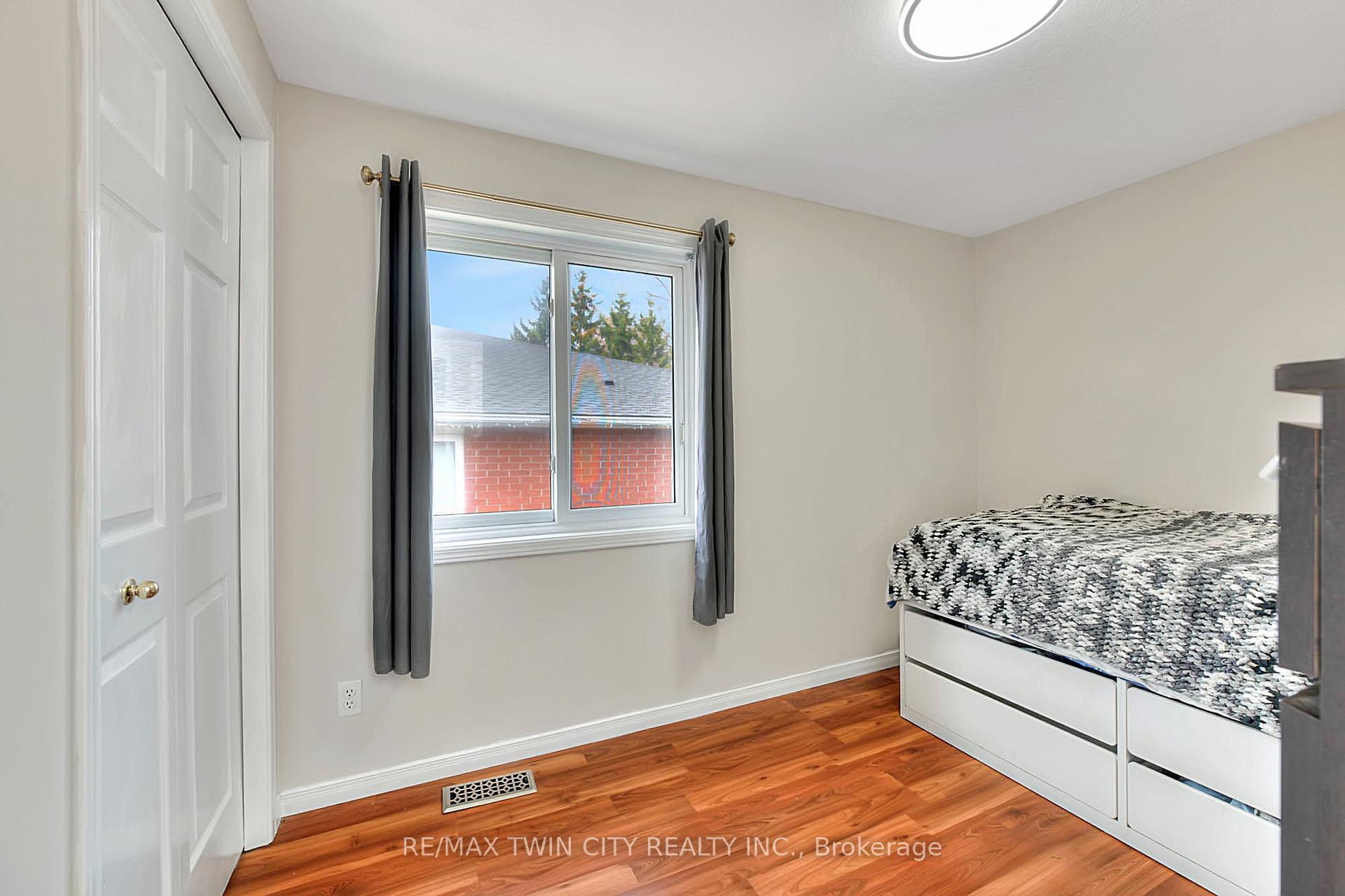 Photo 15 of 580 Old Huron Place, Kitchener — HOMEH