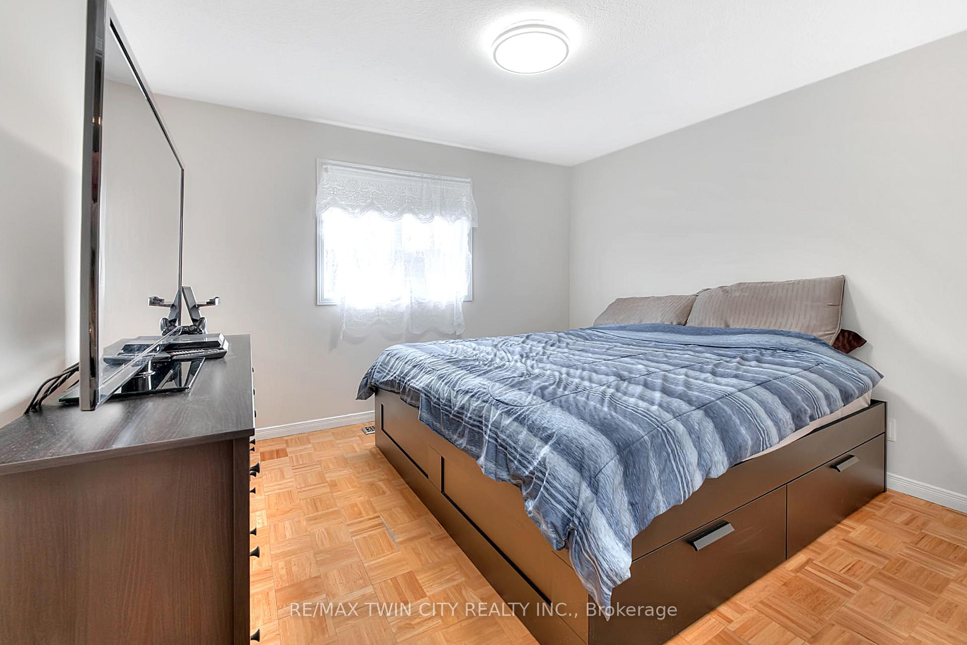 Photo 16 of 580 Old Huron Place, Kitchener — HOMEH