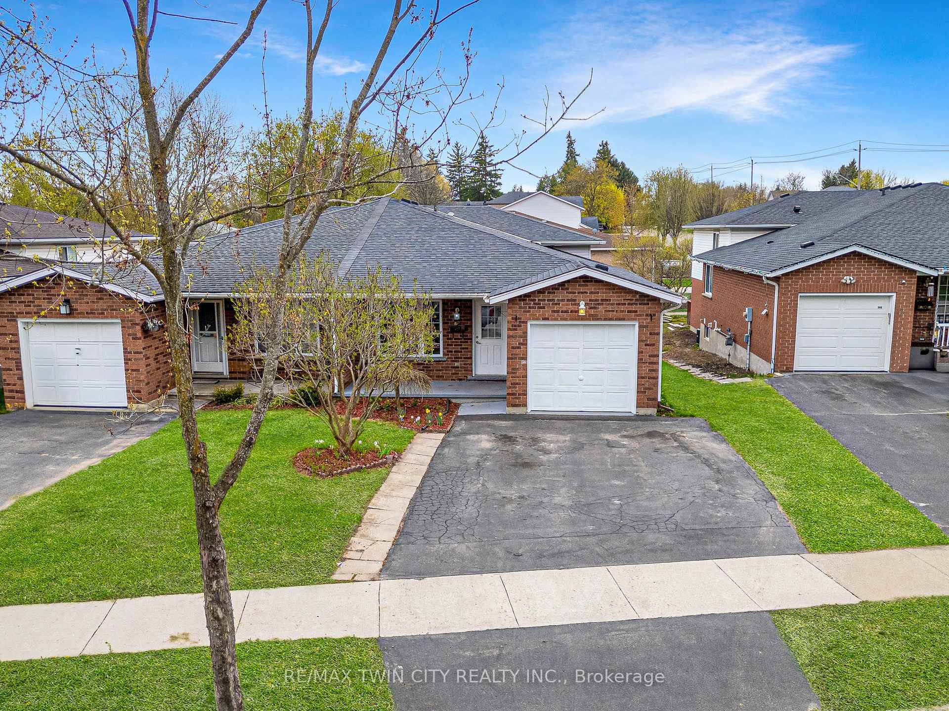 Photo 30 of 580 Old Huron Place, Kitchener — HOMEH