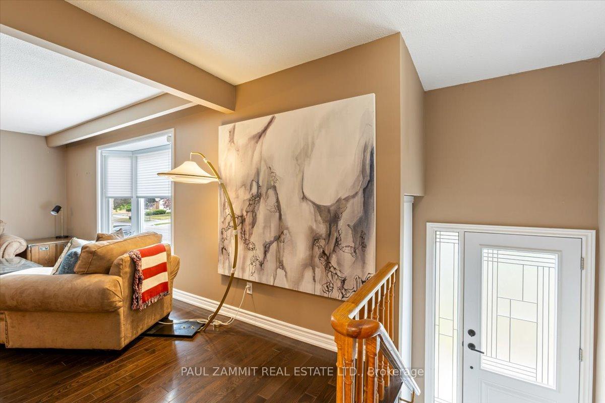 Photo 3 of 25 Hoover Drive, Markham, Aileen-Willowbrook — HOMEH