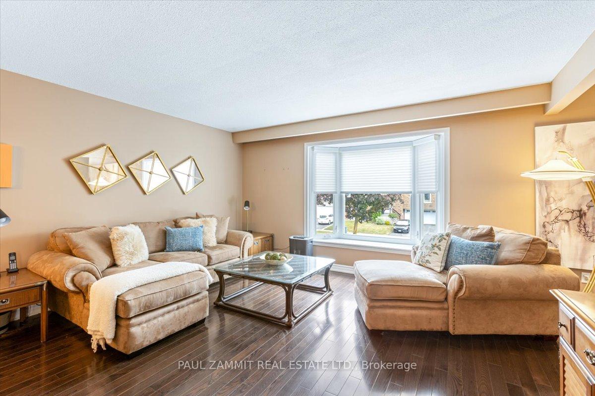Photo 4 of 25 Hoover Drive, Markham, Aileen-Willowbrook — HOMEH