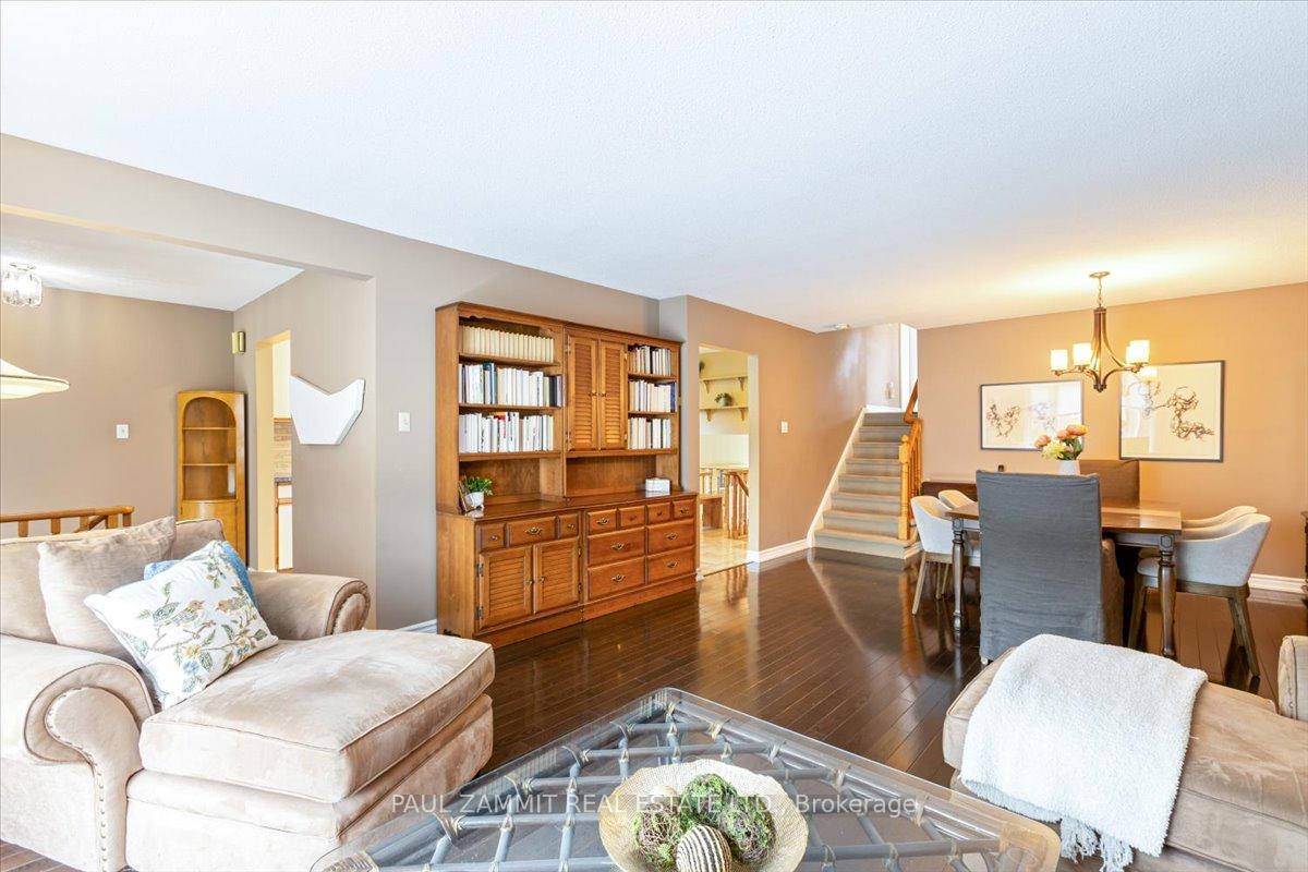 Photo 5 of 25 Hoover Drive, Markham, Aileen-Willowbrook — HOMEH