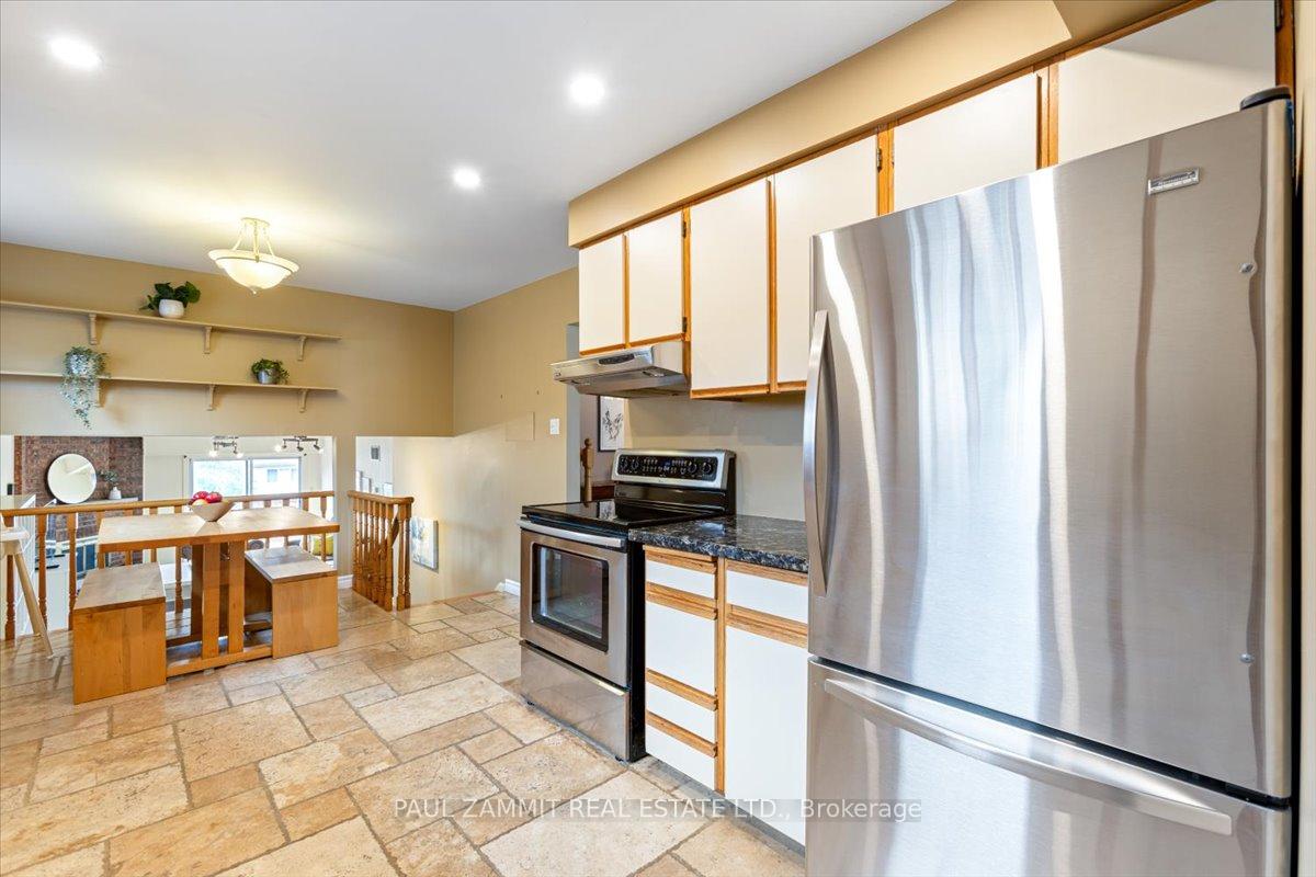 Photo 8 of 25 Hoover Drive, Markham, Aileen-Willowbrook — HOMEH