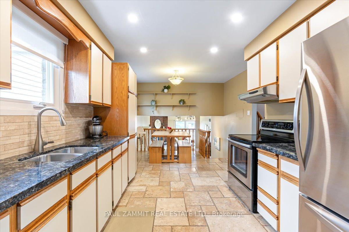 Photo 9 of 25 Hoover Drive, Markham, Aileen-Willowbrook — HOMEH