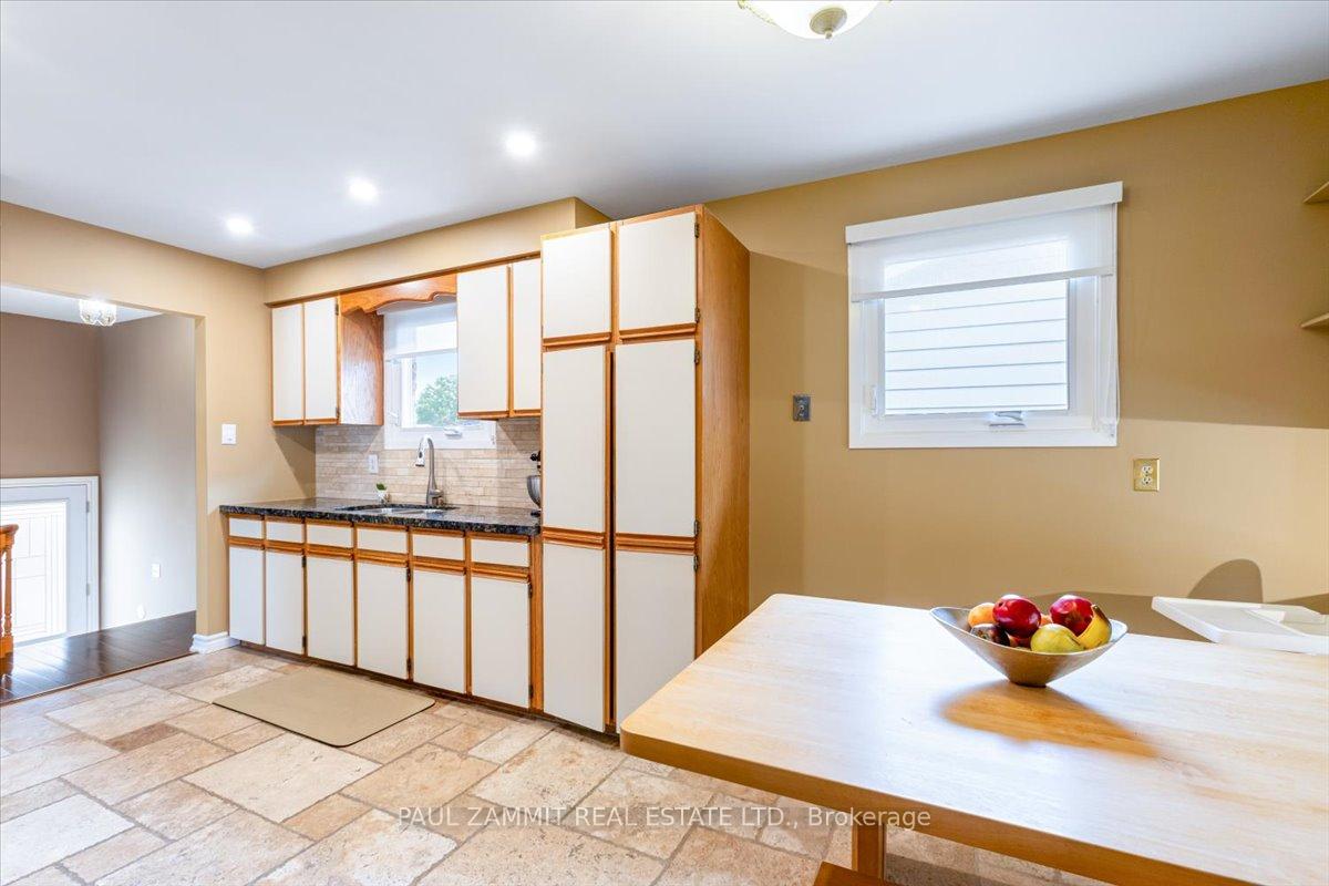 Photo 11 of 25 Hoover Drive, Markham, Aileen-Willowbrook — HOMEH