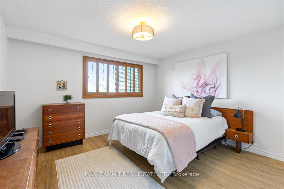 Photo 12 of 25 Hoover Drive, Markham, Aileen-Willowbrook — HOMEH