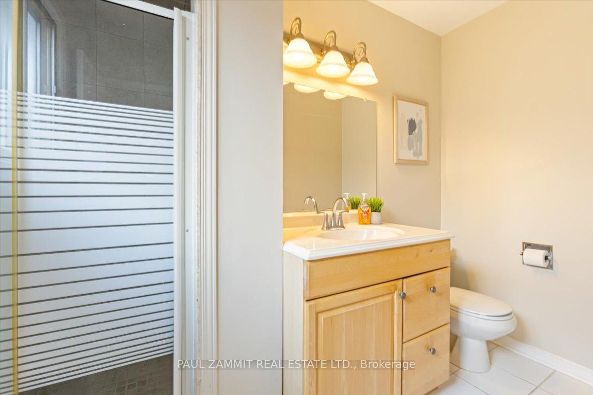 Photo 13 of 25 Hoover Drive, Markham, Aileen-Willowbrook — HOMEH