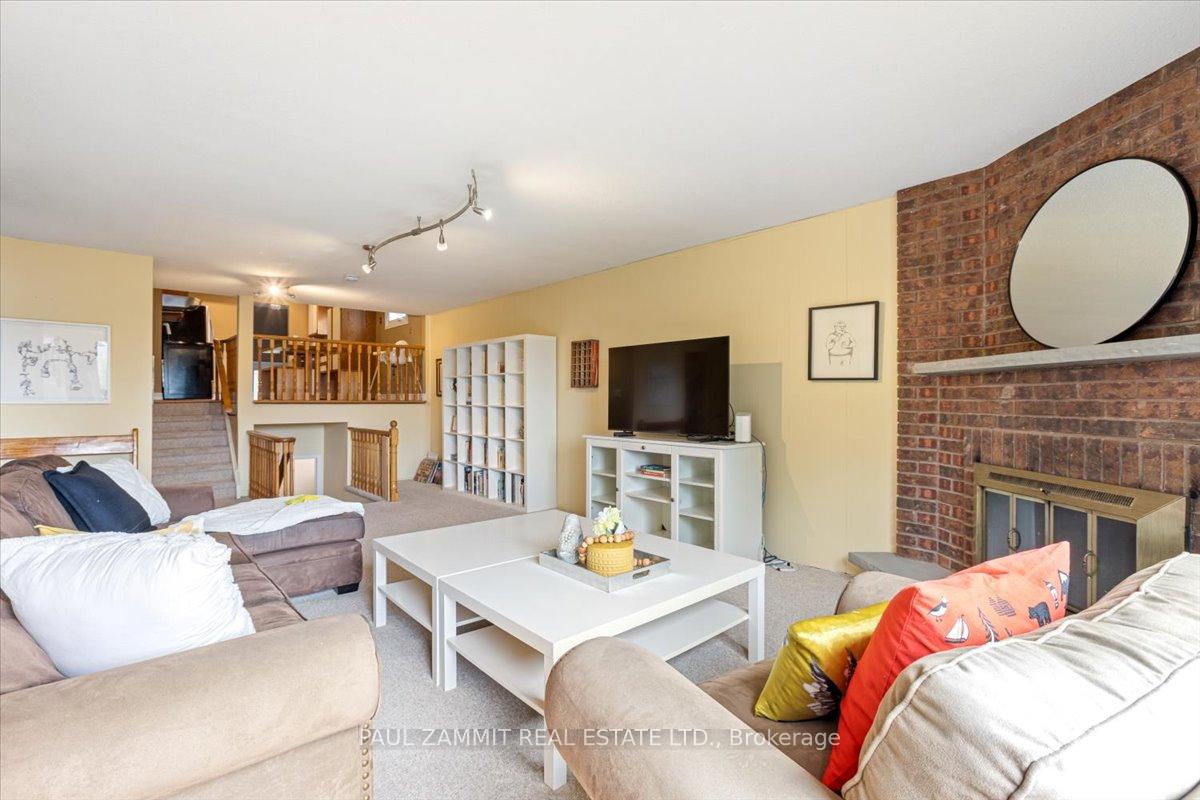 Photo 18 of 25 Hoover Drive, Markham, Aileen-Willowbrook — HOMEH