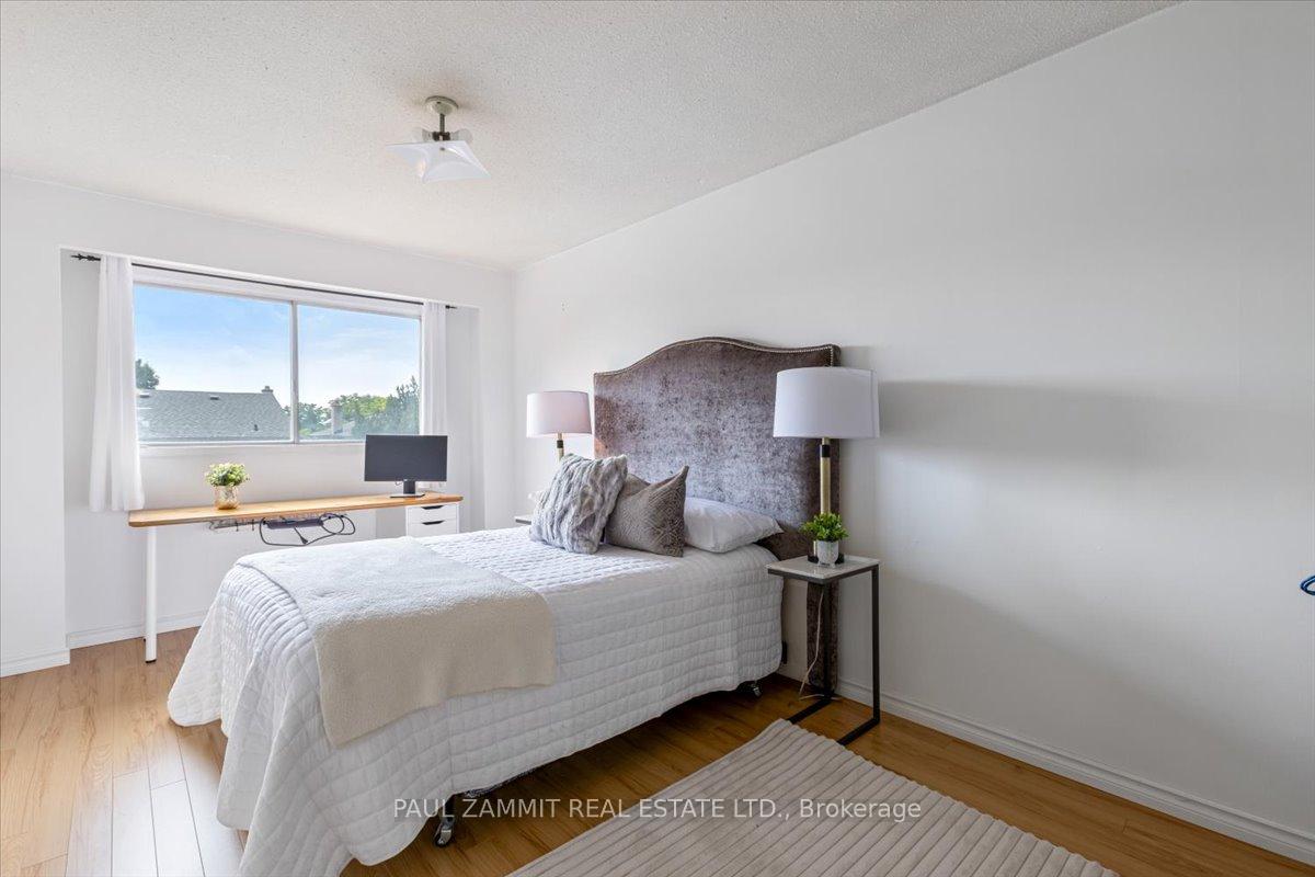 Photo 19 of 25 Hoover Drive, Markham, Aileen-Willowbrook — HOMEH
