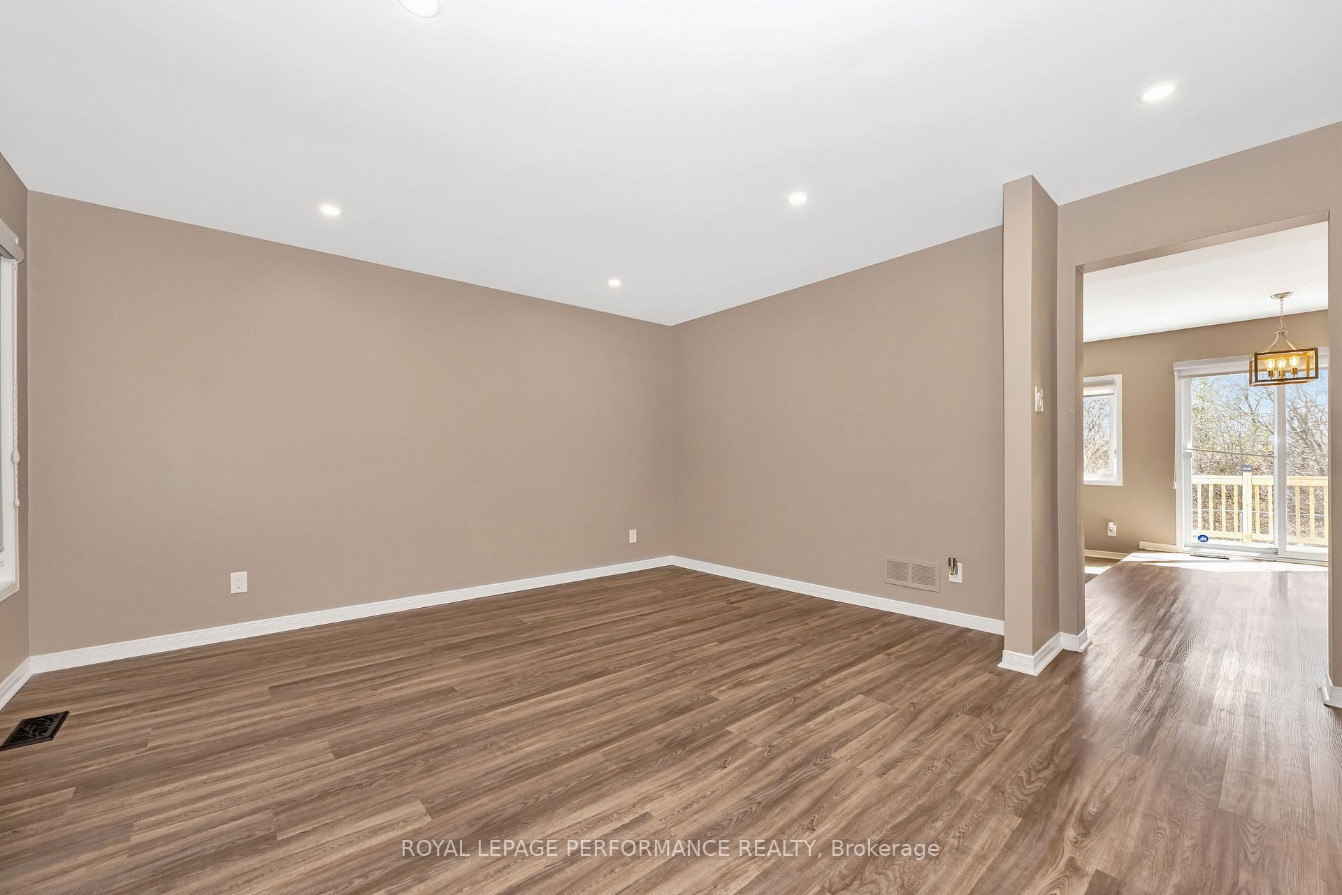 Photo 3 of 52 Saddlehorn Crescent, Ottawa, Kanata - Bridlewood — HOMEH