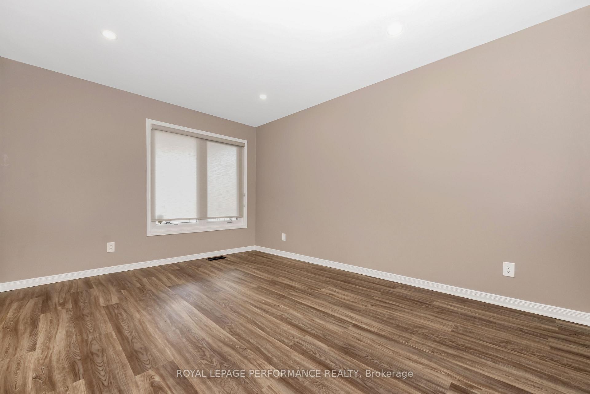 Photo 5 of 52 Saddlehorn Crescent, Ottawa, Kanata - Bridlewood — HOMEH