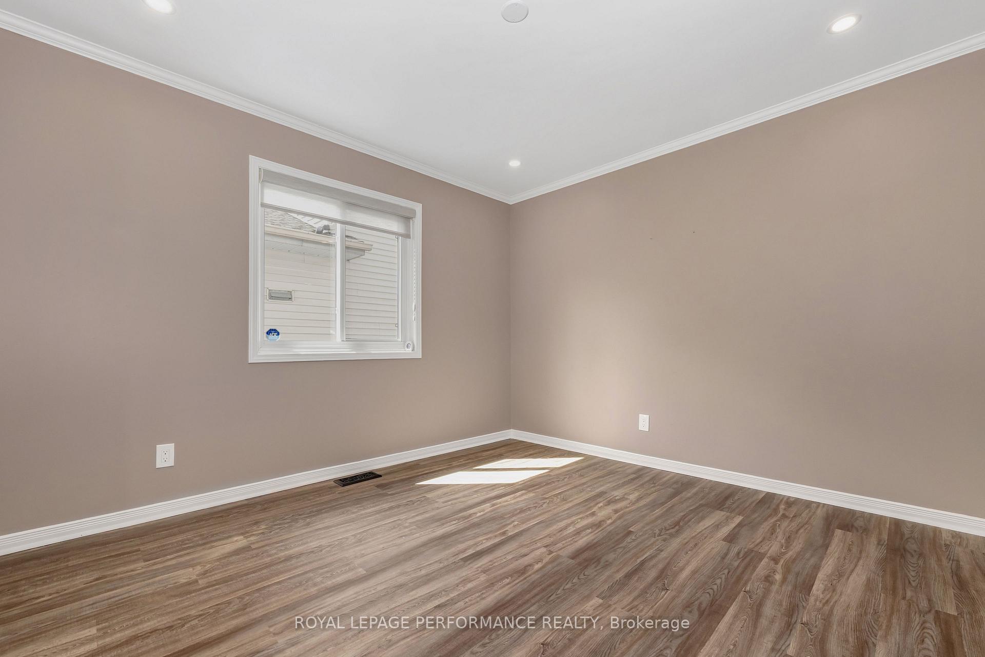 Photo 8 of 52 Saddlehorn Crescent, Ottawa, Kanata - Bridlewood — HOMEH