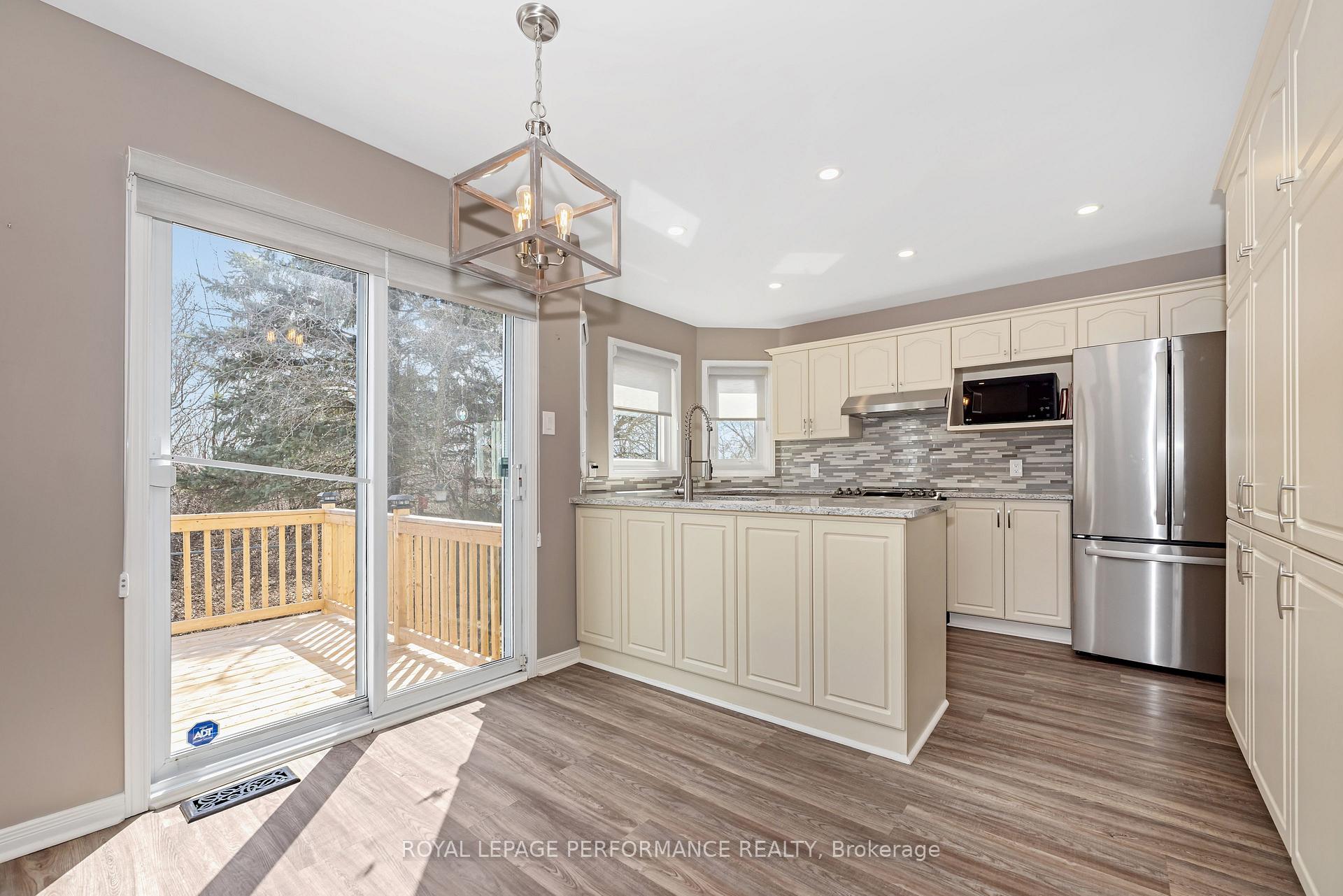 Photo 12 of 52 Saddlehorn Crescent, Ottawa, Kanata - Bridlewood — HOMEH