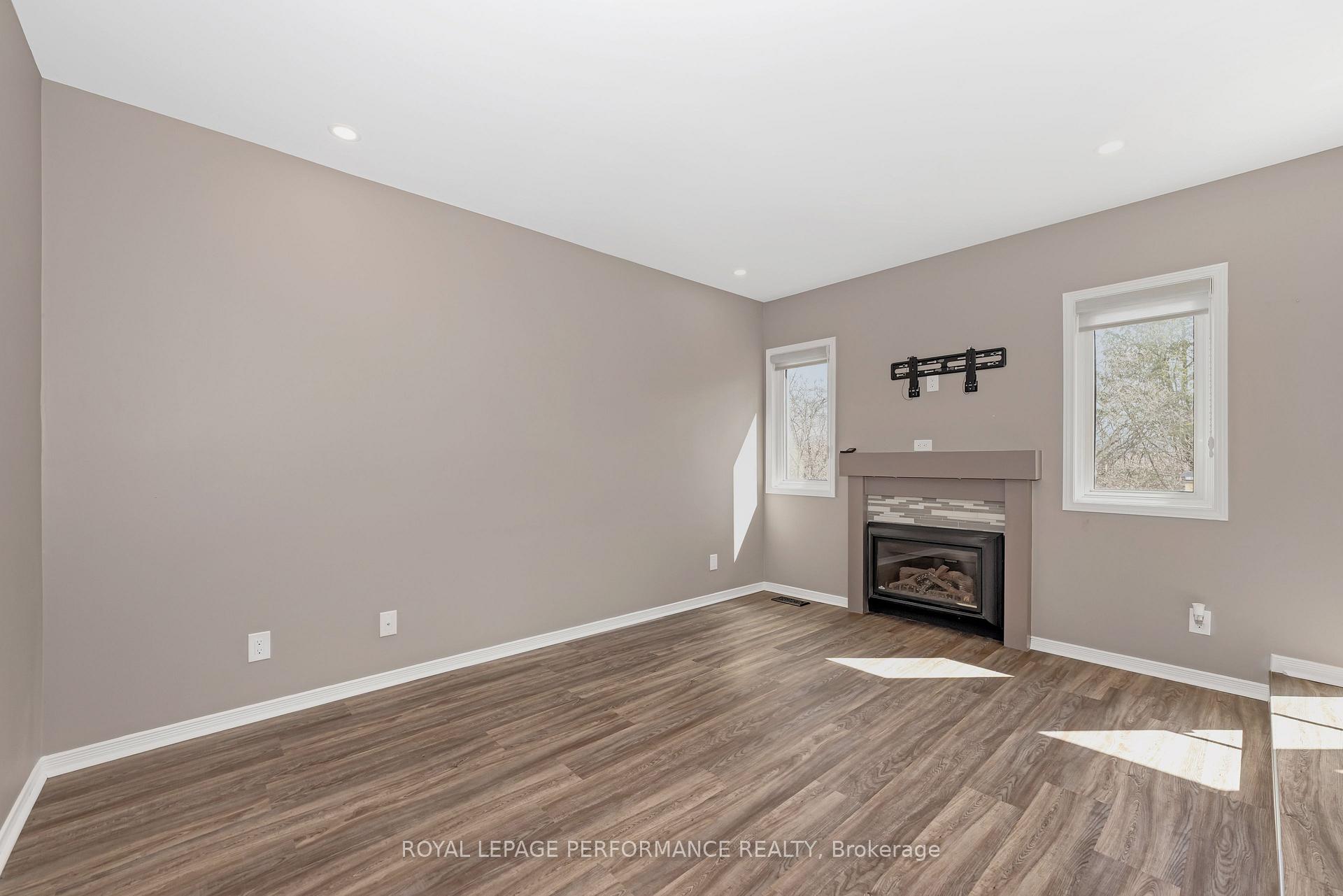 Photo 14 of 52 Saddlehorn Crescent, Ottawa, Kanata - Bridlewood — HOMEH