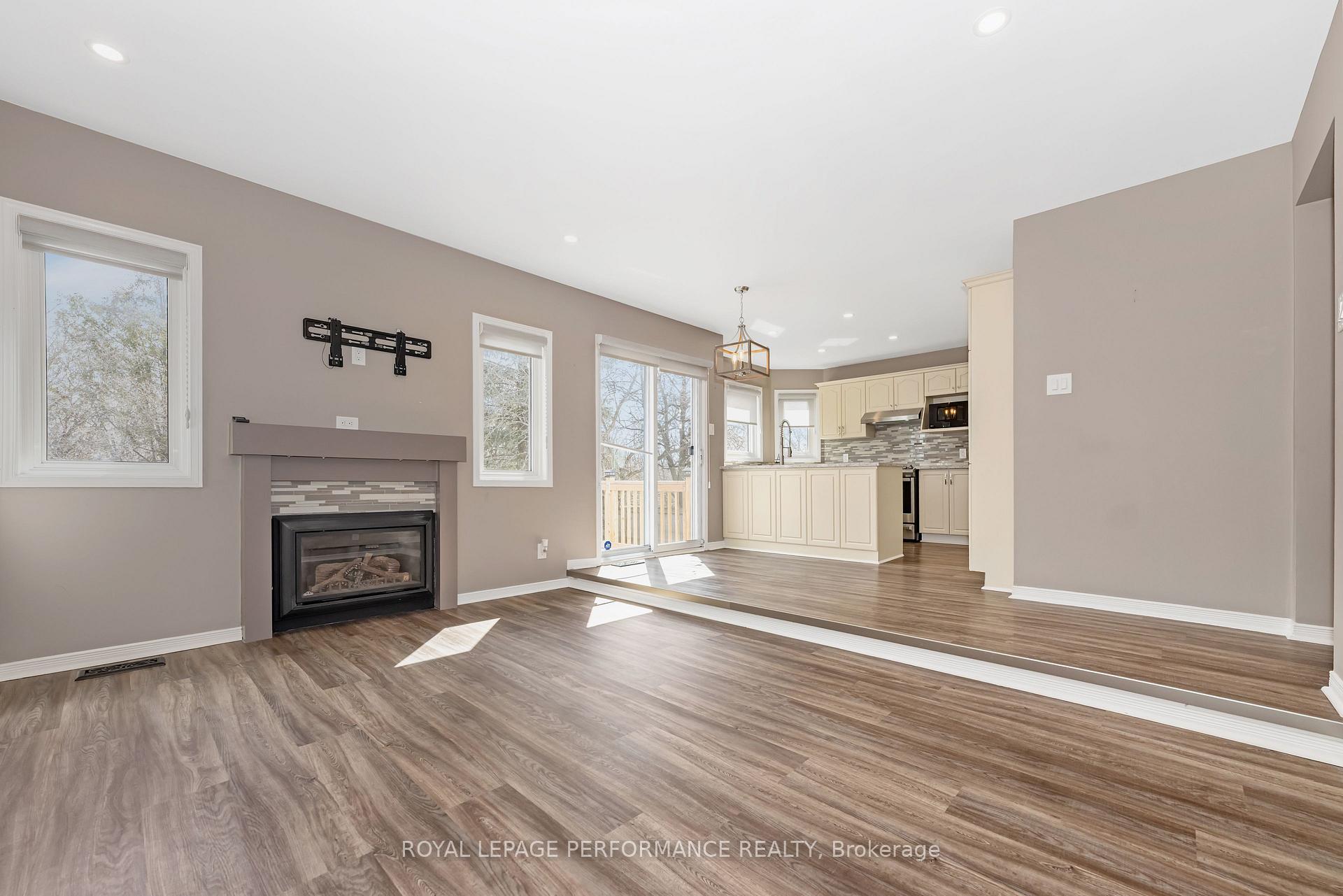 Photo 15 of 52 Saddlehorn Crescent, Ottawa, Kanata - Bridlewood — HOMEH