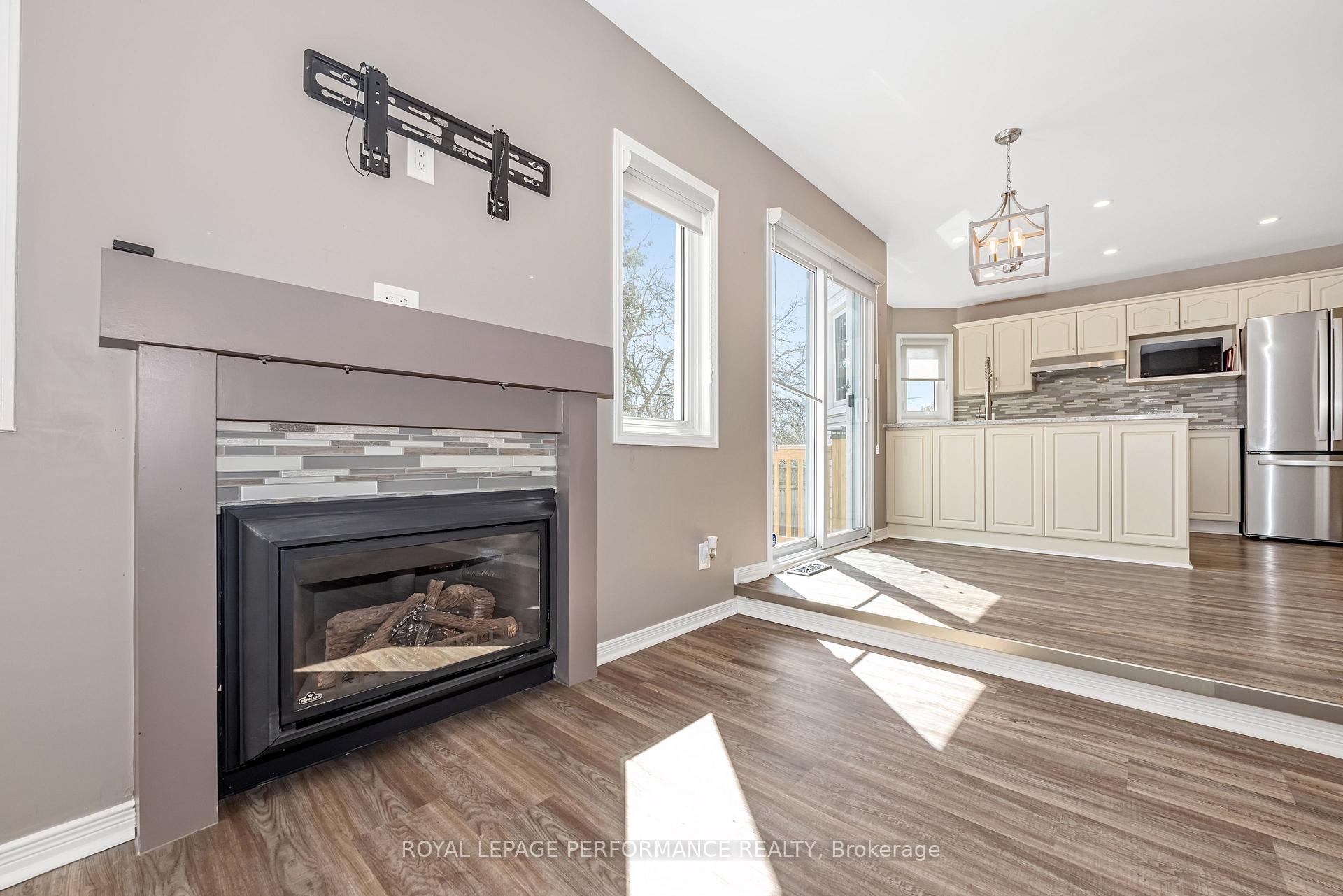 Photo 16 of 52 Saddlehorn Crescent, Ottawa, Kanata - Bridlewood — HOMEH