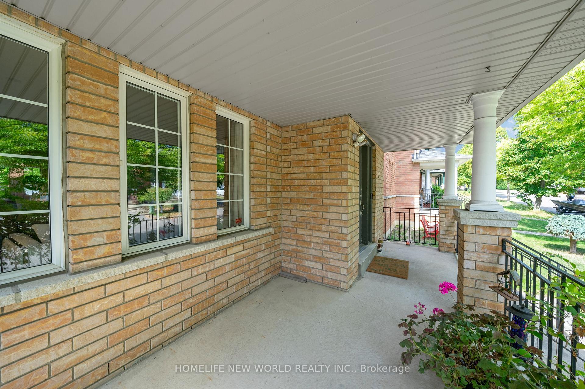Photo 3 of 72 Ray Street, Markham, Village Green-South Unionville — HOMEH