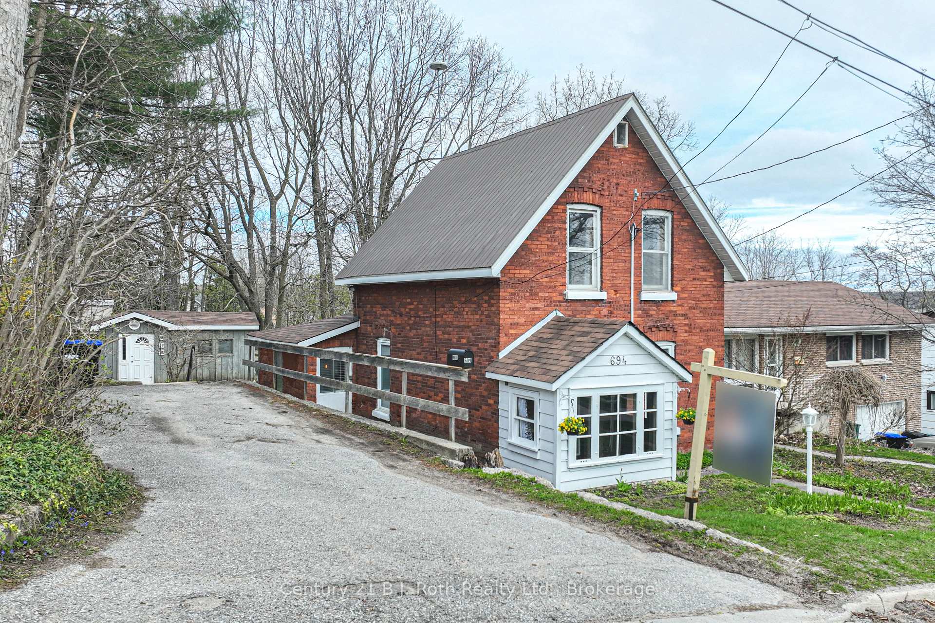 Photo 2 of 694 Quebec Street, Midland — HOMEH