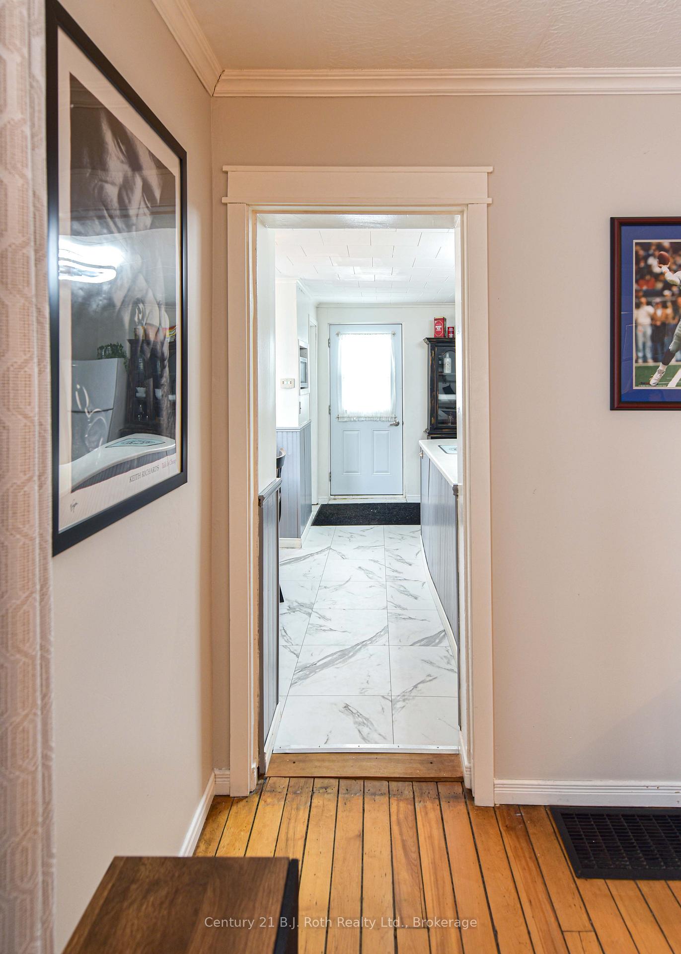 Photo 4 of 694 Quebec Street, Midland — HOMEH