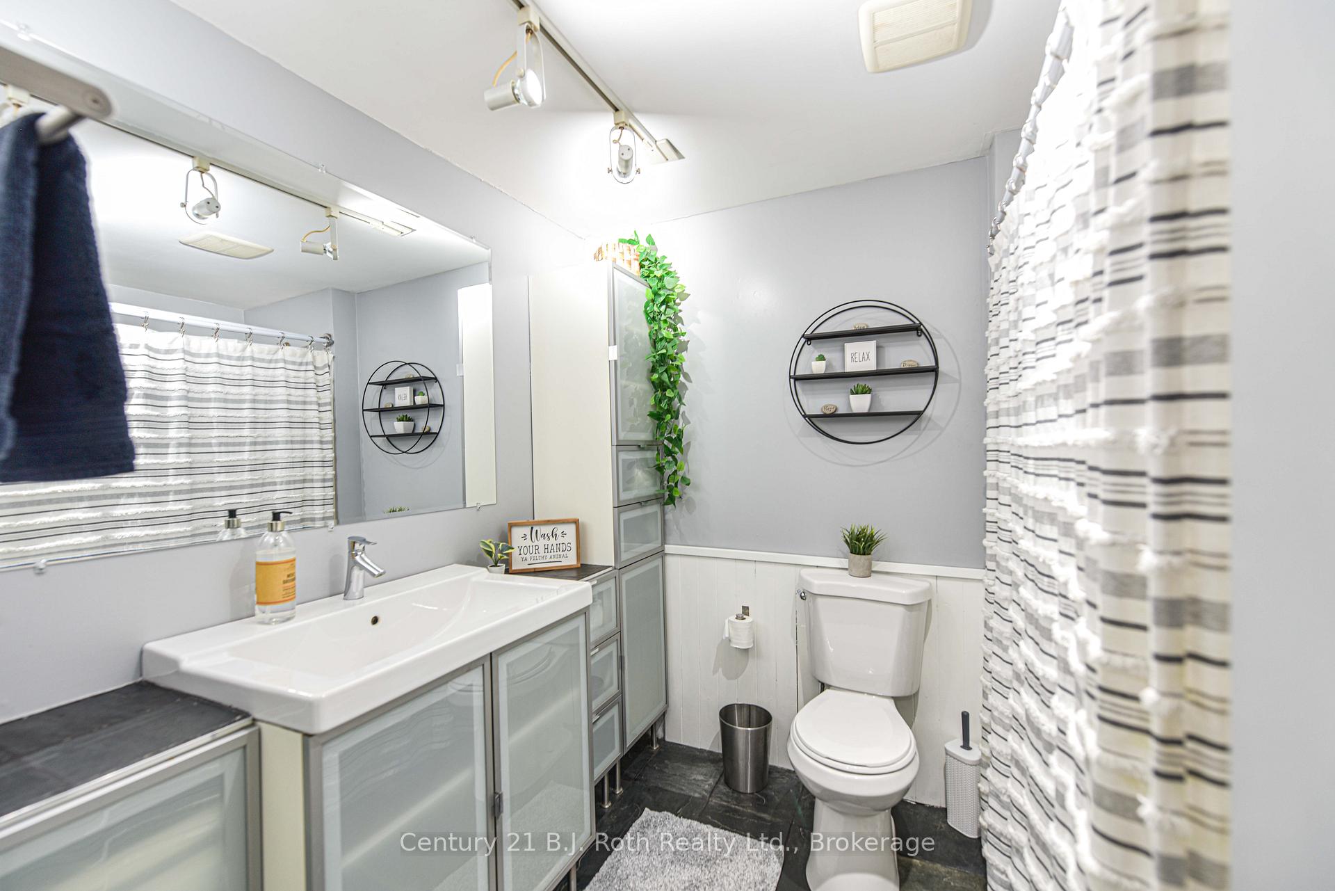 Photo 10 of 694 Quebec Street, Midland — HOMEH